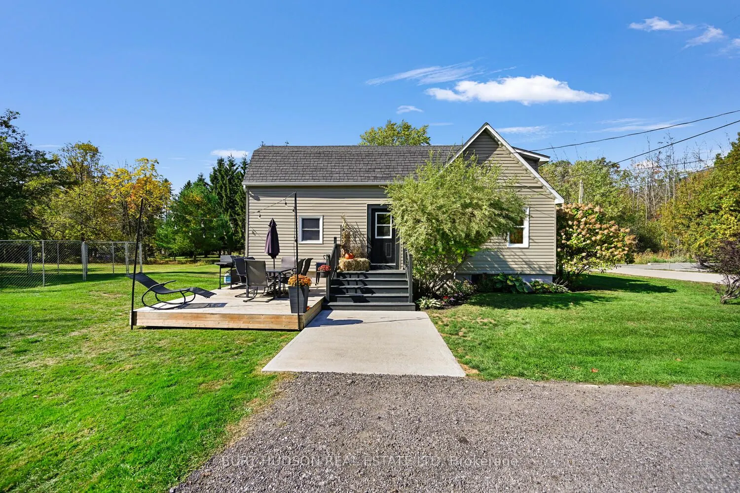 7 Simcoe Street