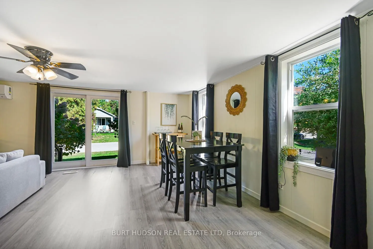 7 Simcoe Street