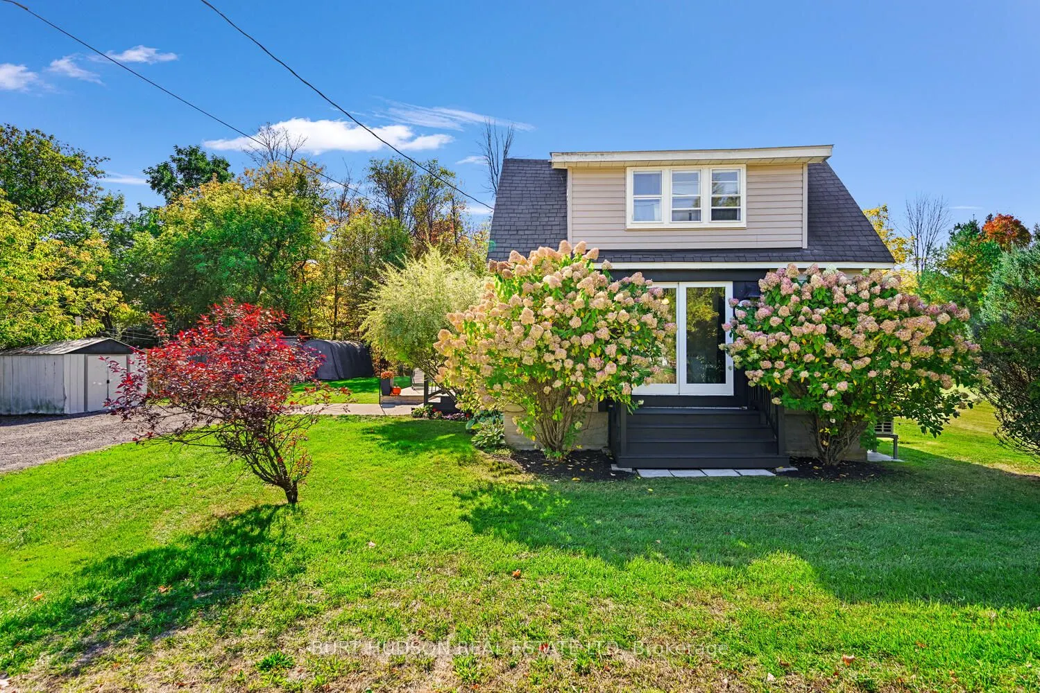 7 Simcoe Street