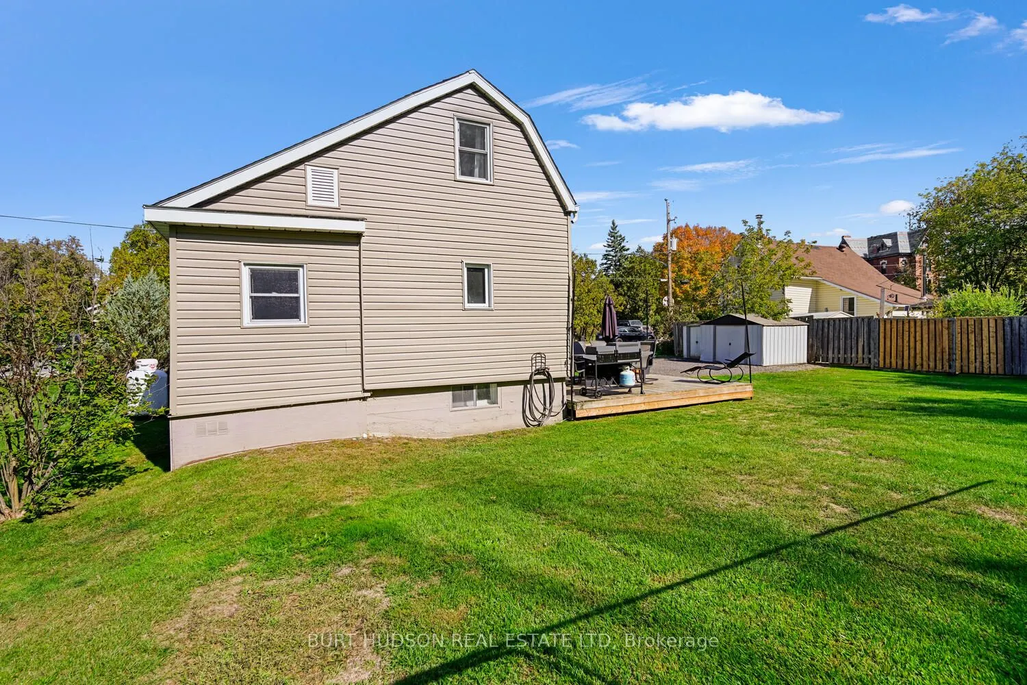 7 Simcoe Street