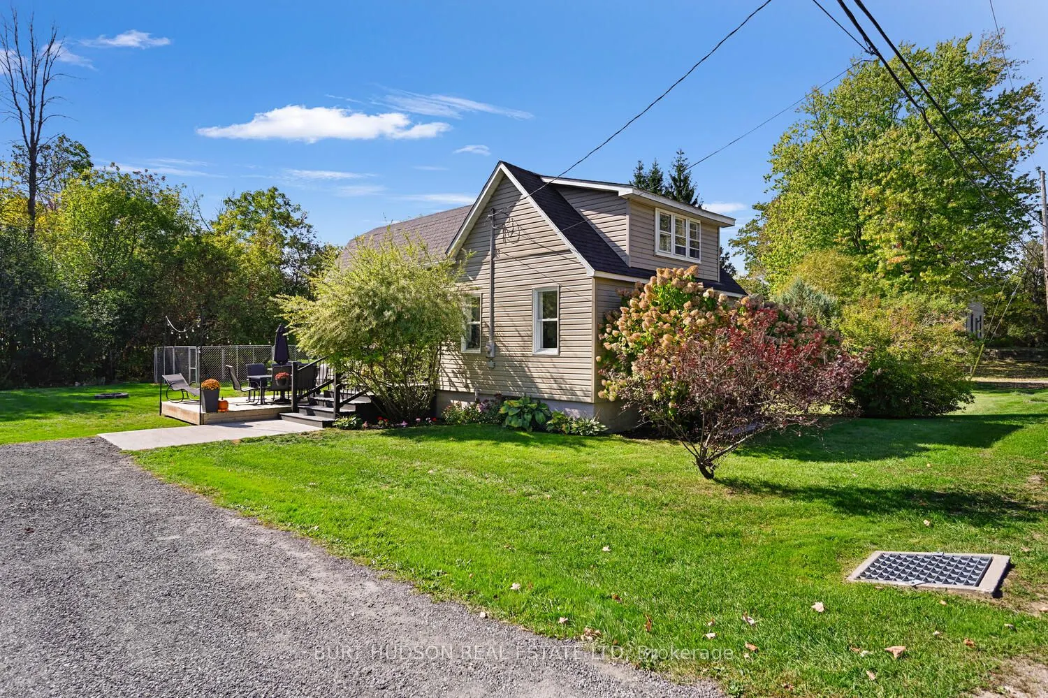 7 Simcoe Street