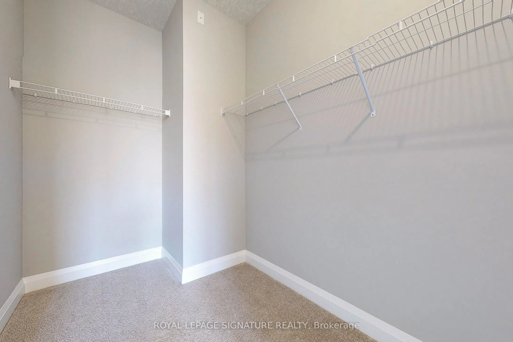 24 Hollybrook Trail
