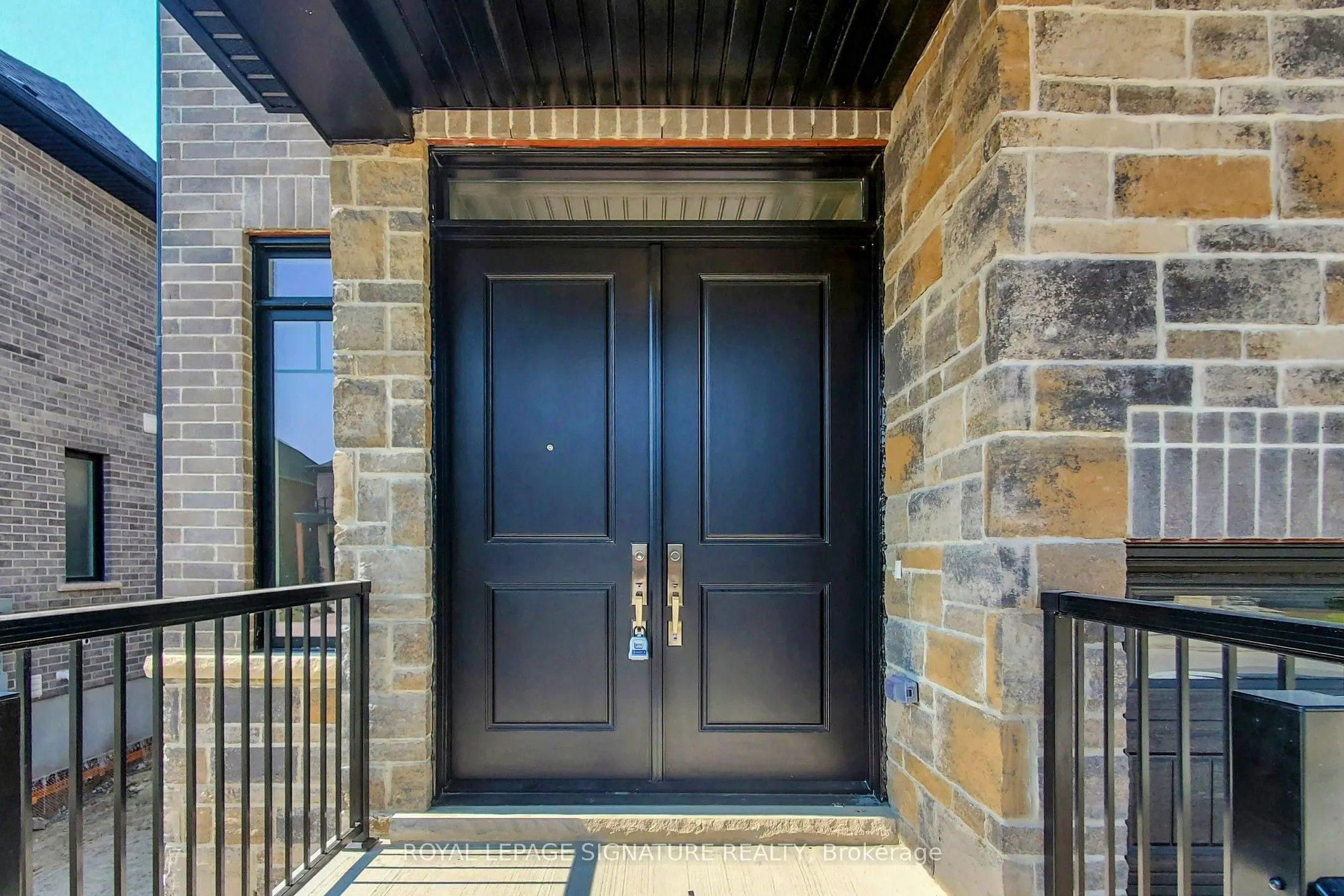 24 Hollybrook Trail