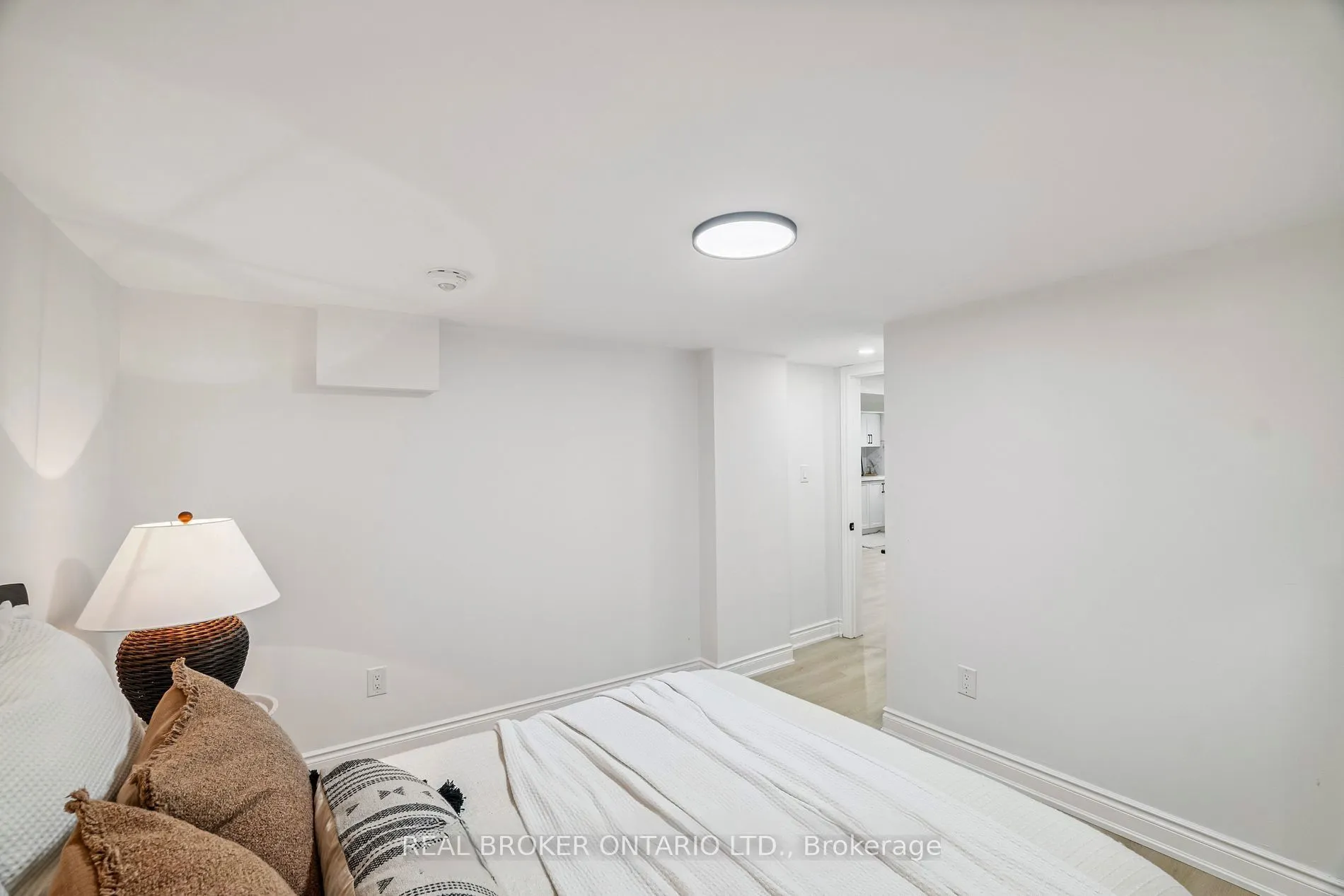 220 Holmesdale Avenue S, #Basement