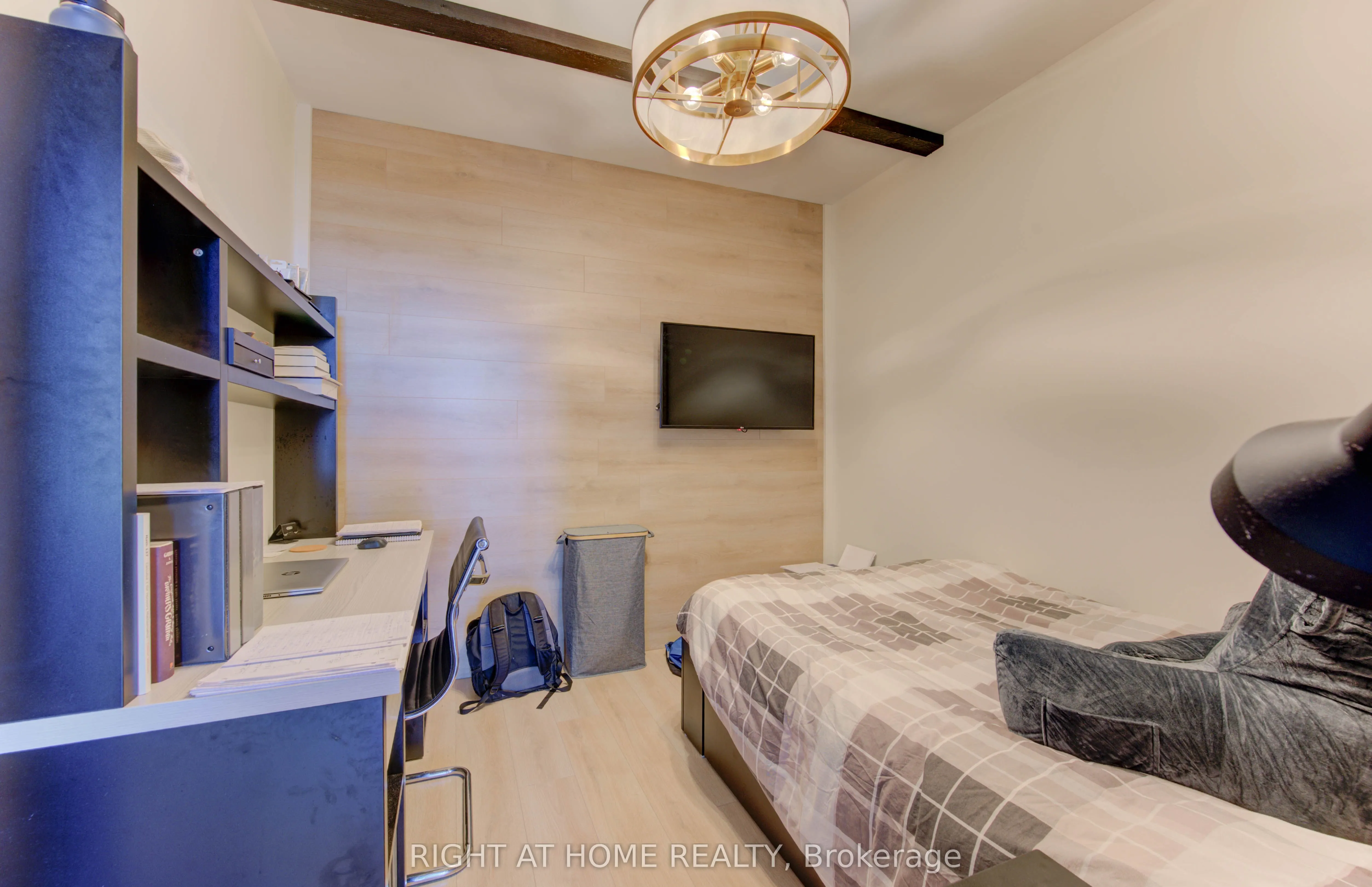 145 Columbia Street W, #1030