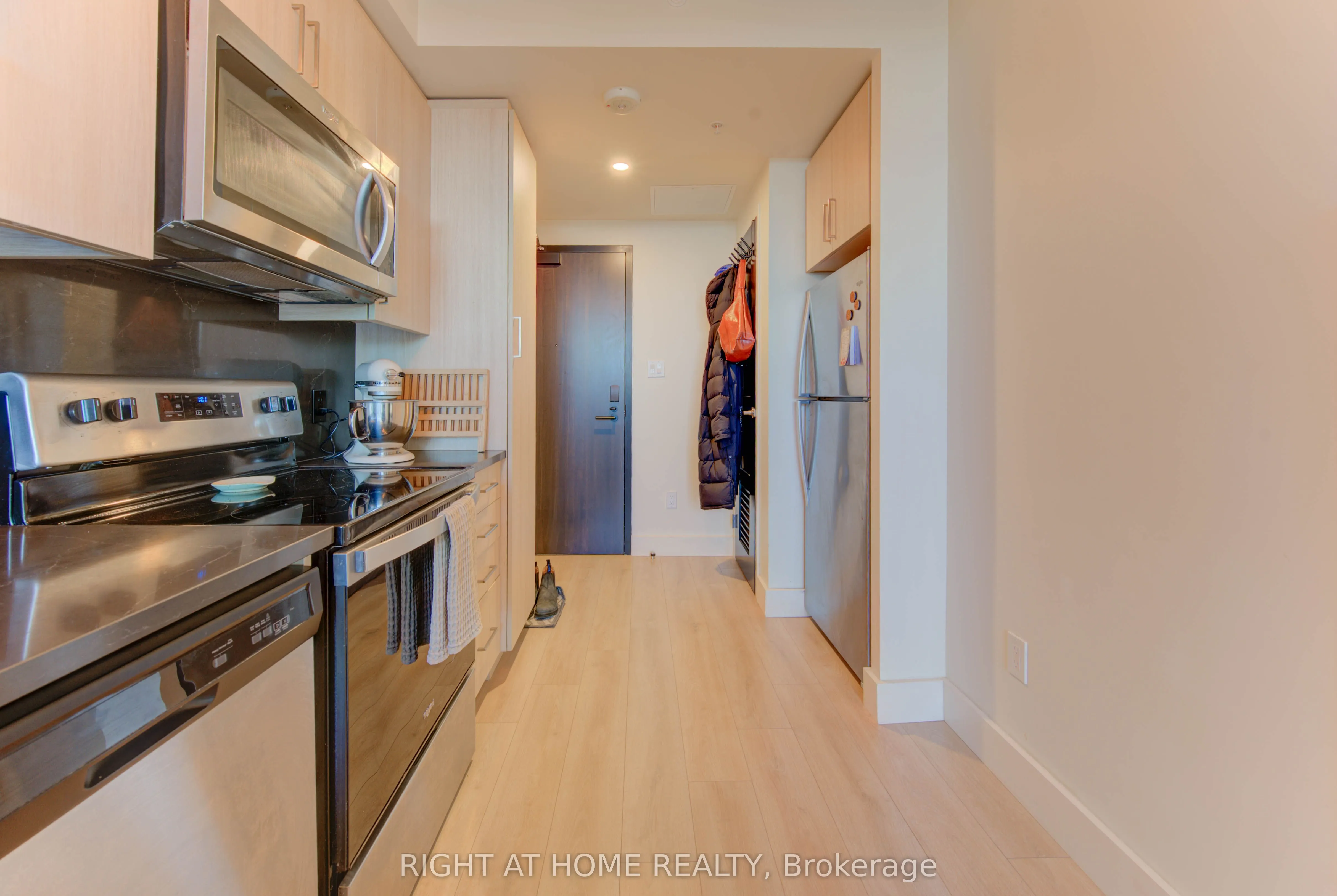 145 Columbia Street W, #1030