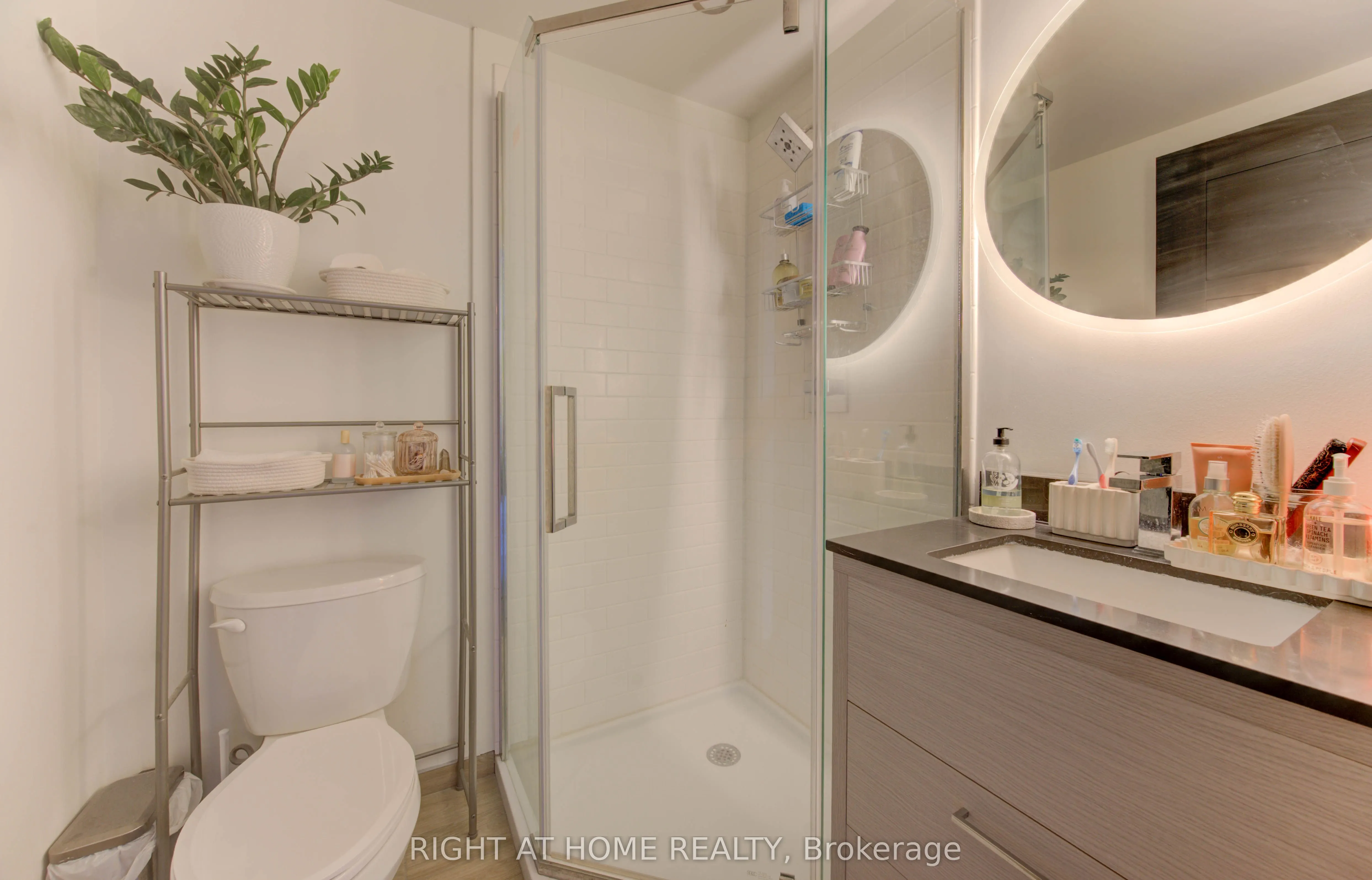 145 Columbia Street W, #1030