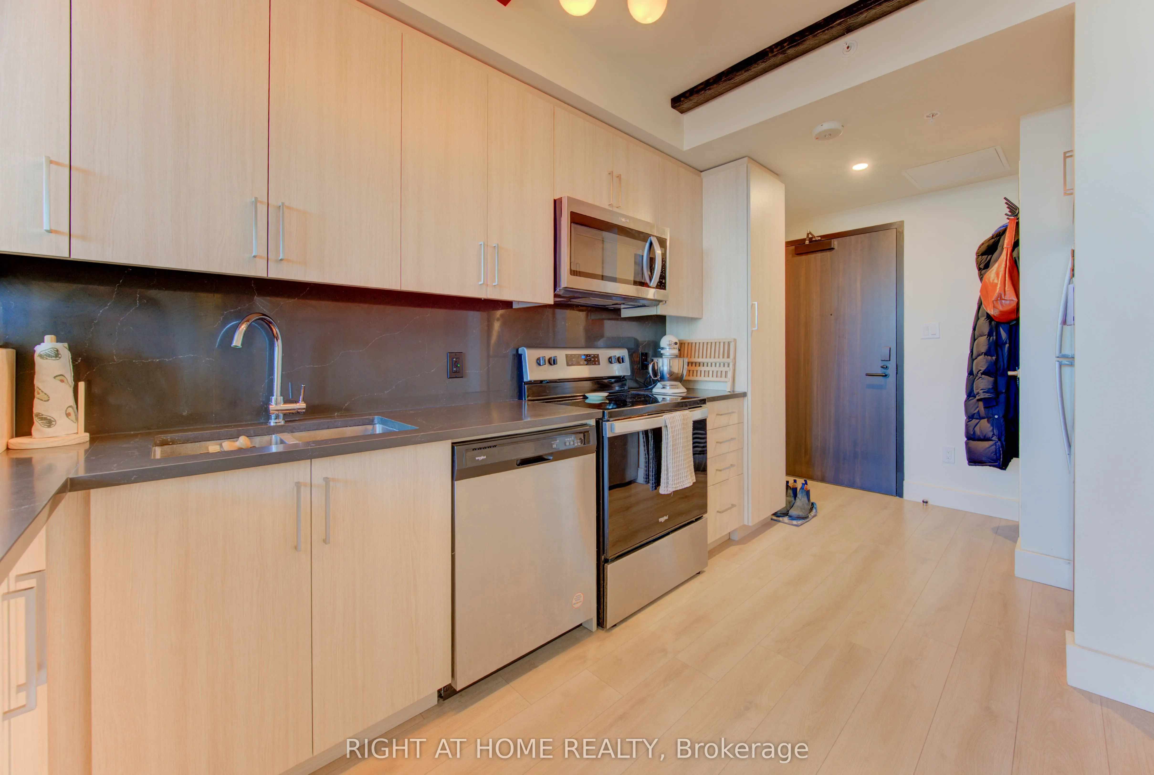 145 Columbia Street W, #1030