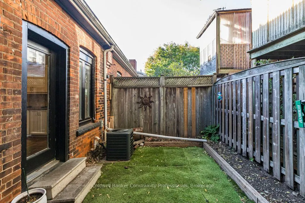 30 Sunset Avenue