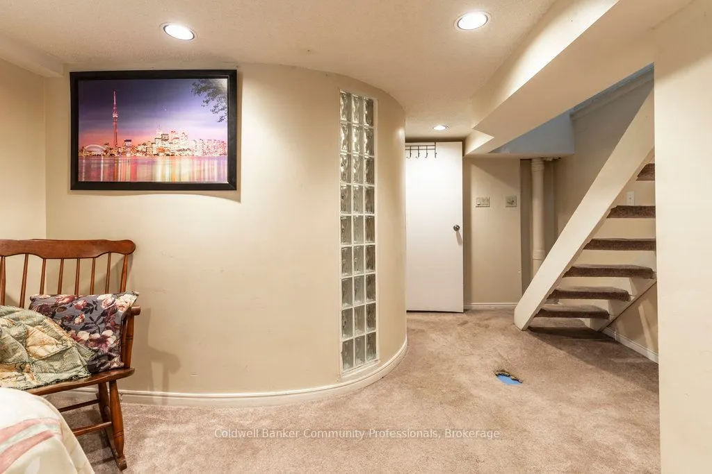 30 Sunset Avenue