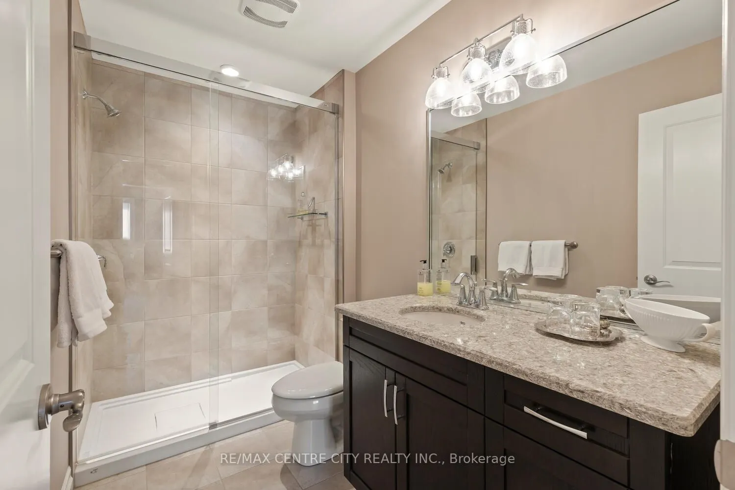 24-2081 Wallingford Avenue, #20