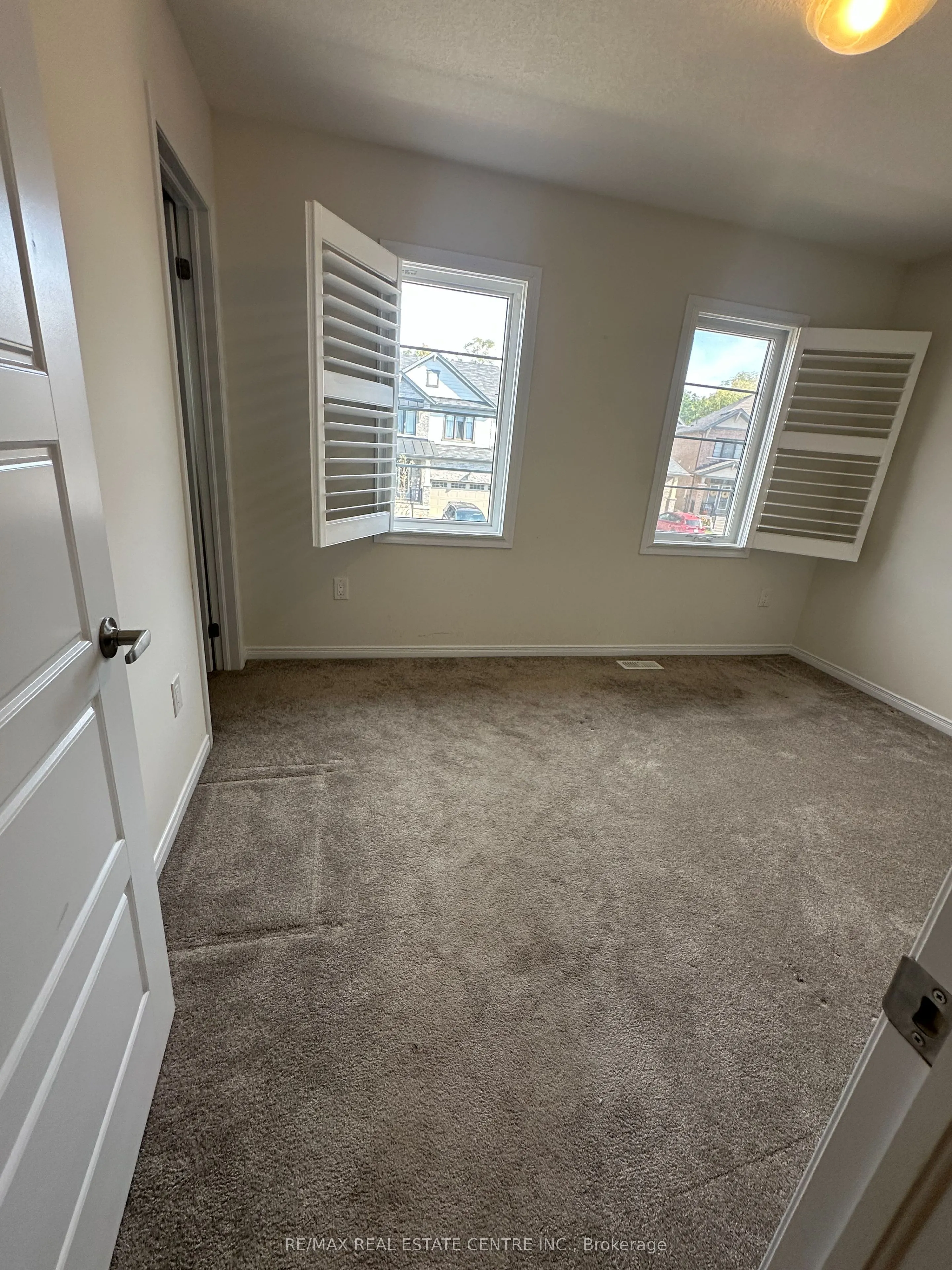 49 Queens Mary Drive S