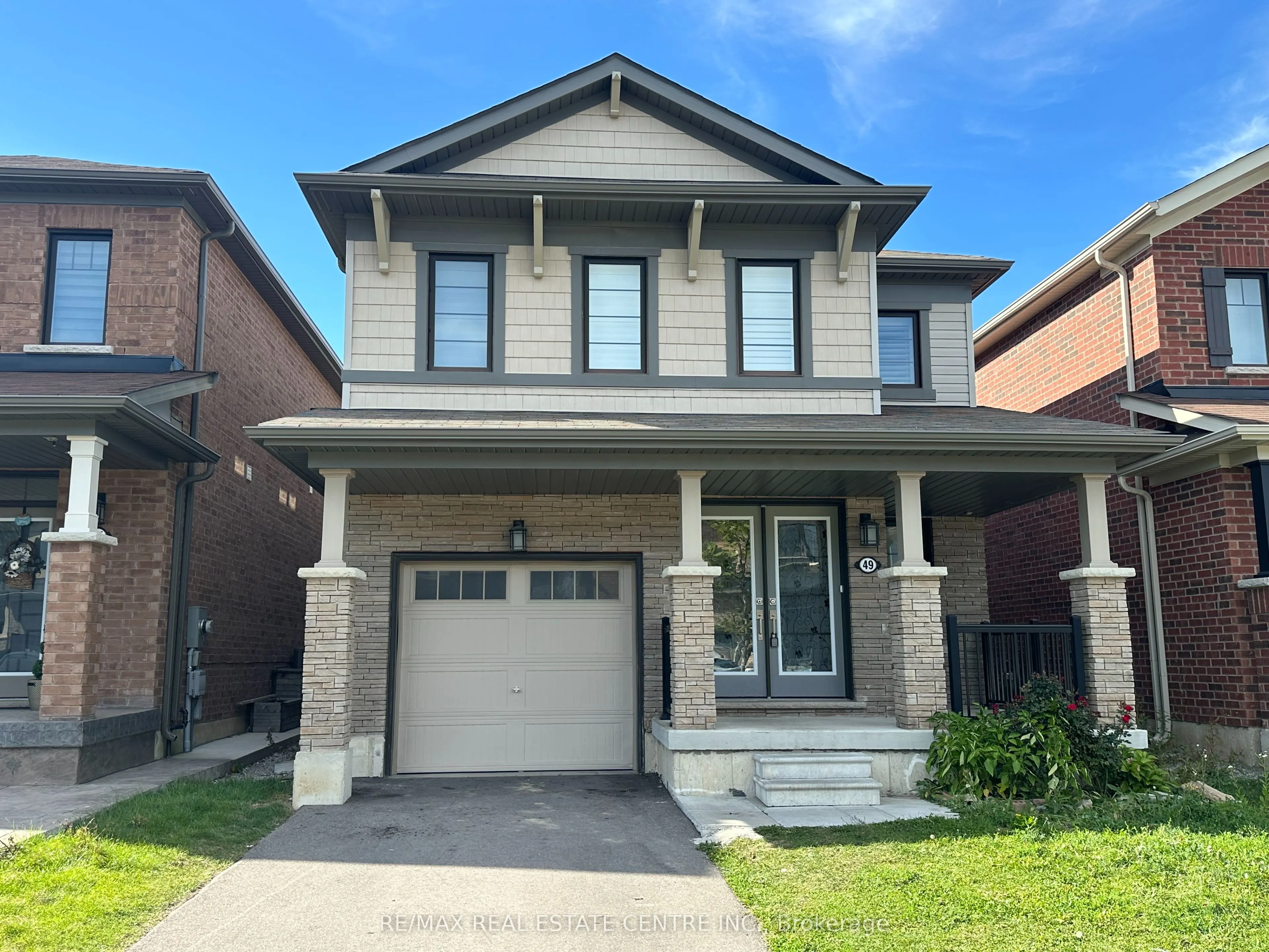 49 Queens Mary Drive S