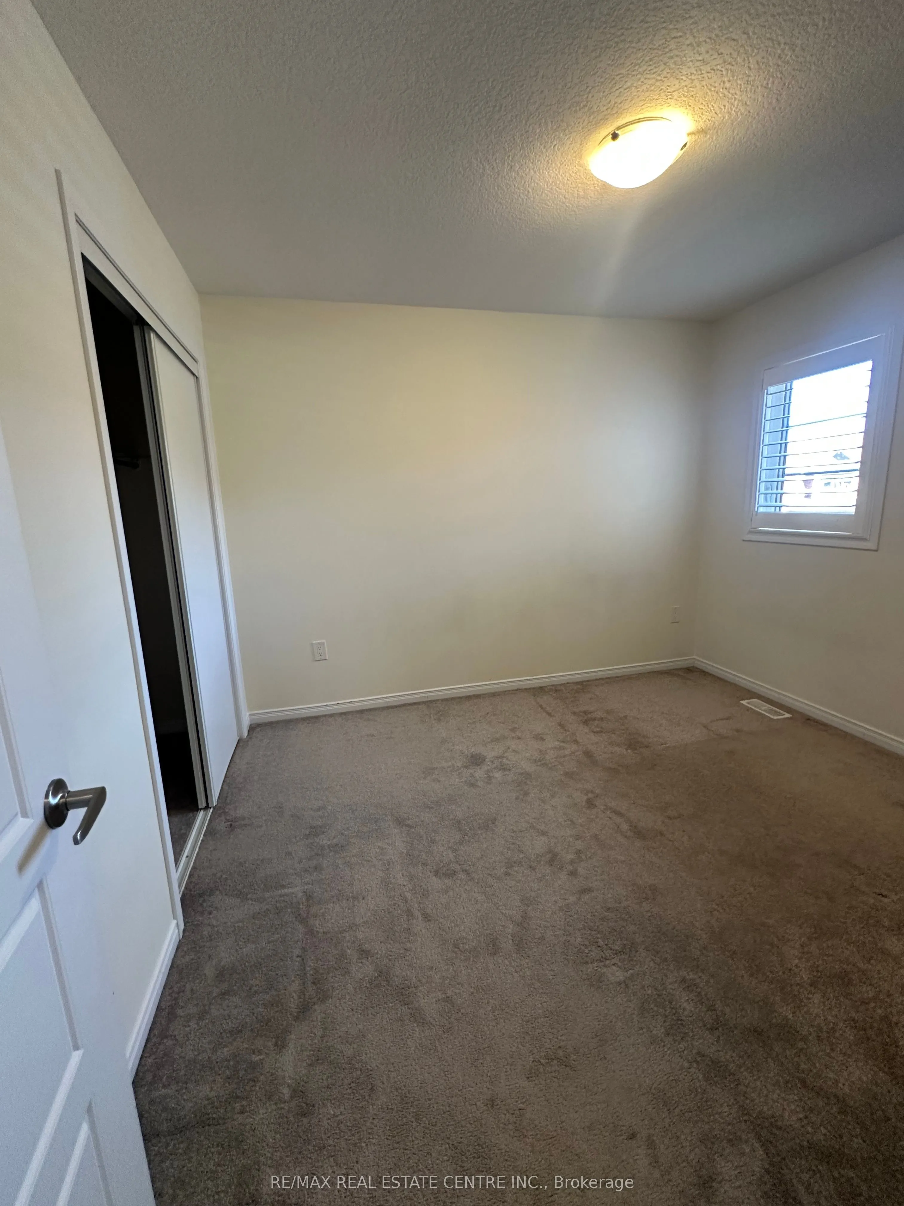 49 Queens Mary Drive S
