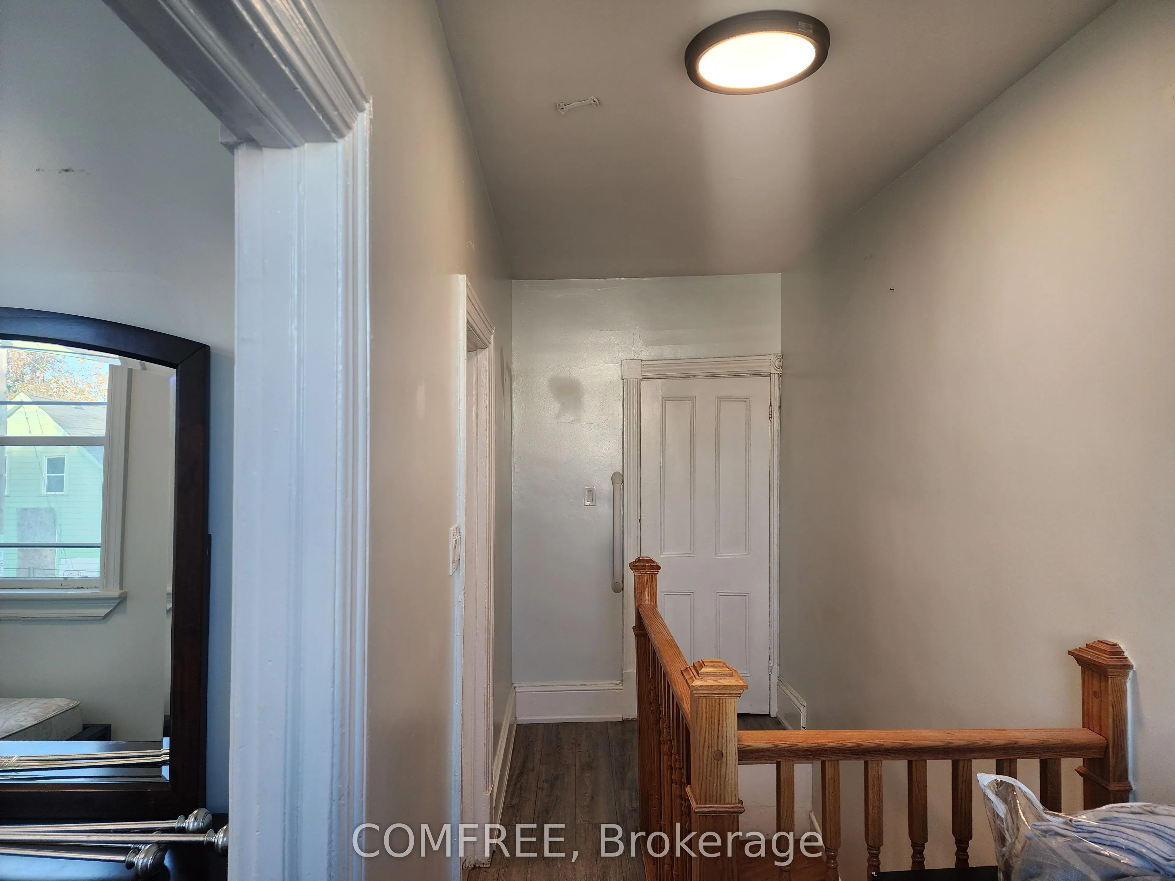 274 Bell Street S