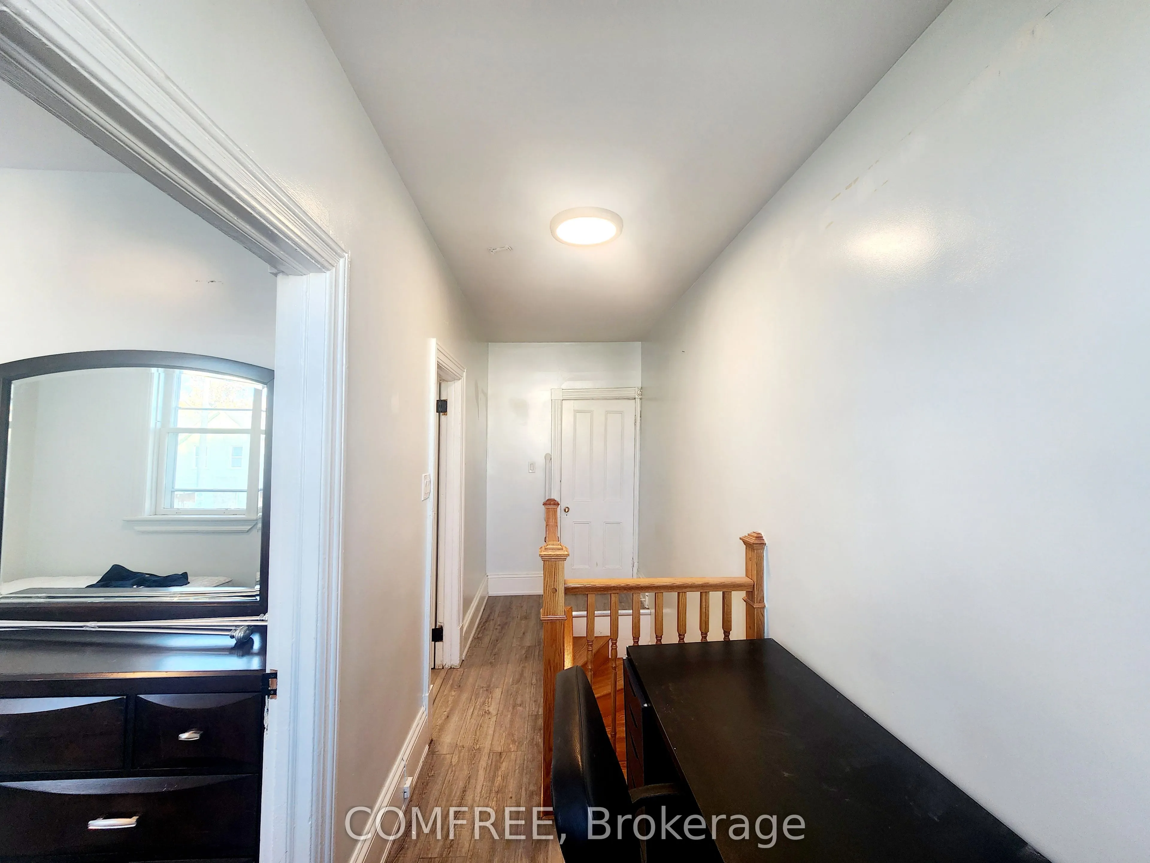 274 Bell Street S