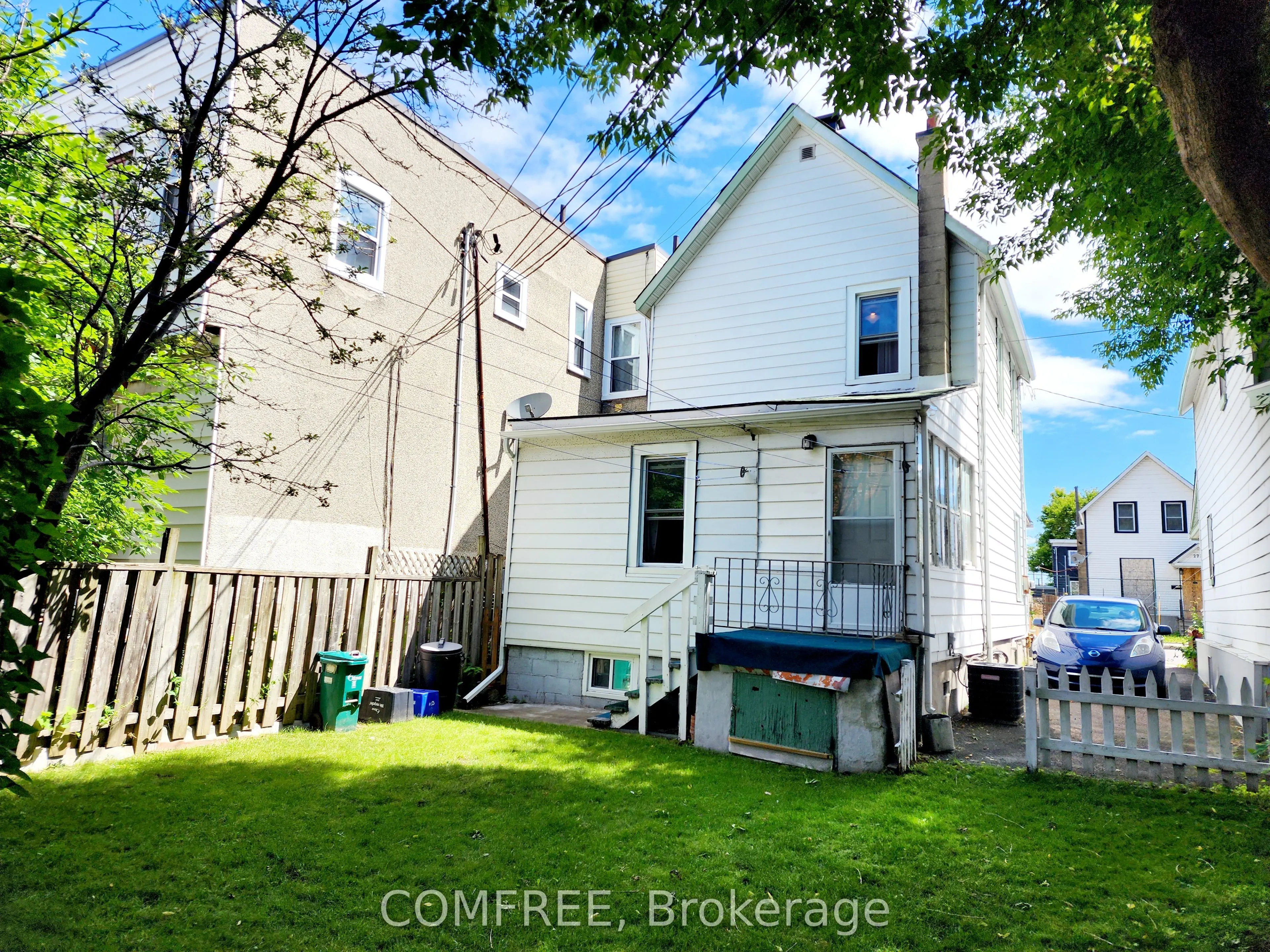 274 Bell Street S