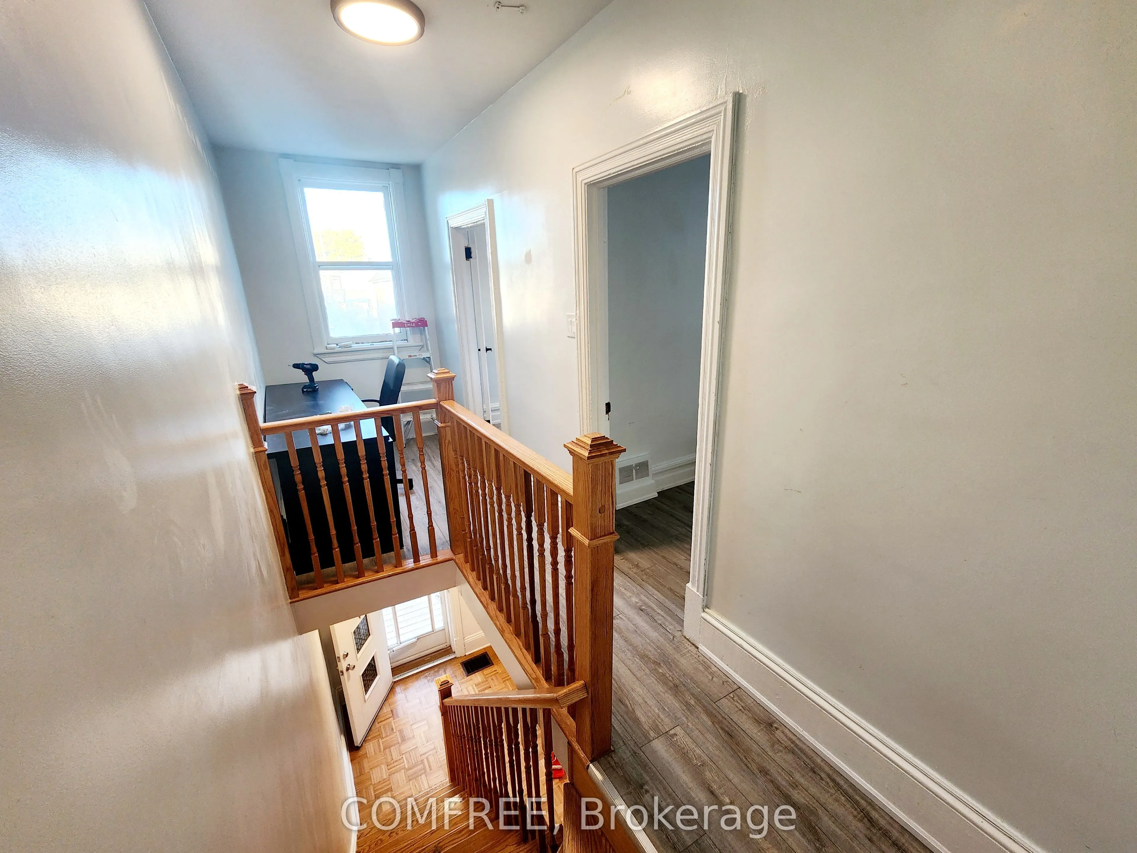 274 Bell Street S