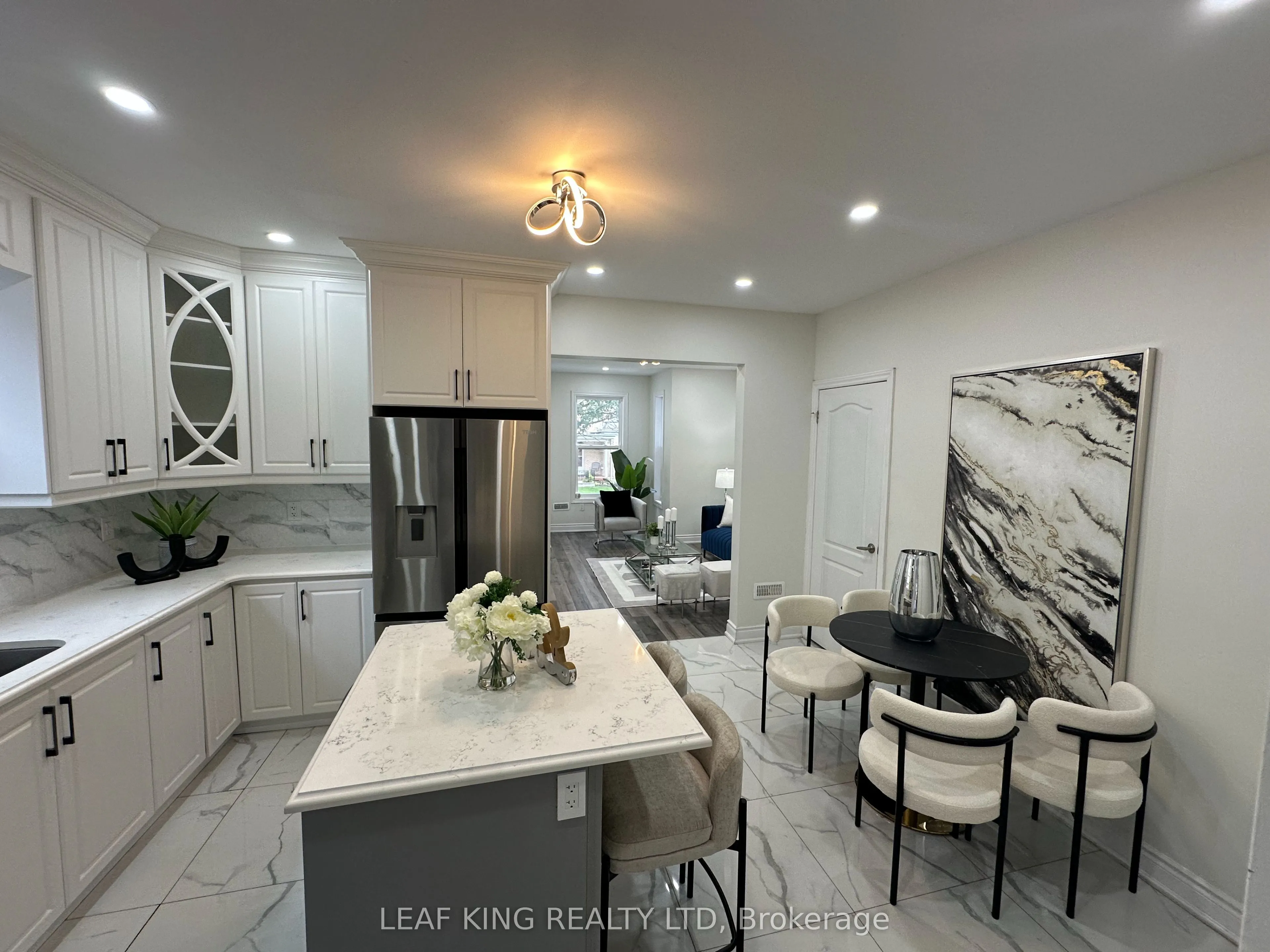 315 Simcoe Street