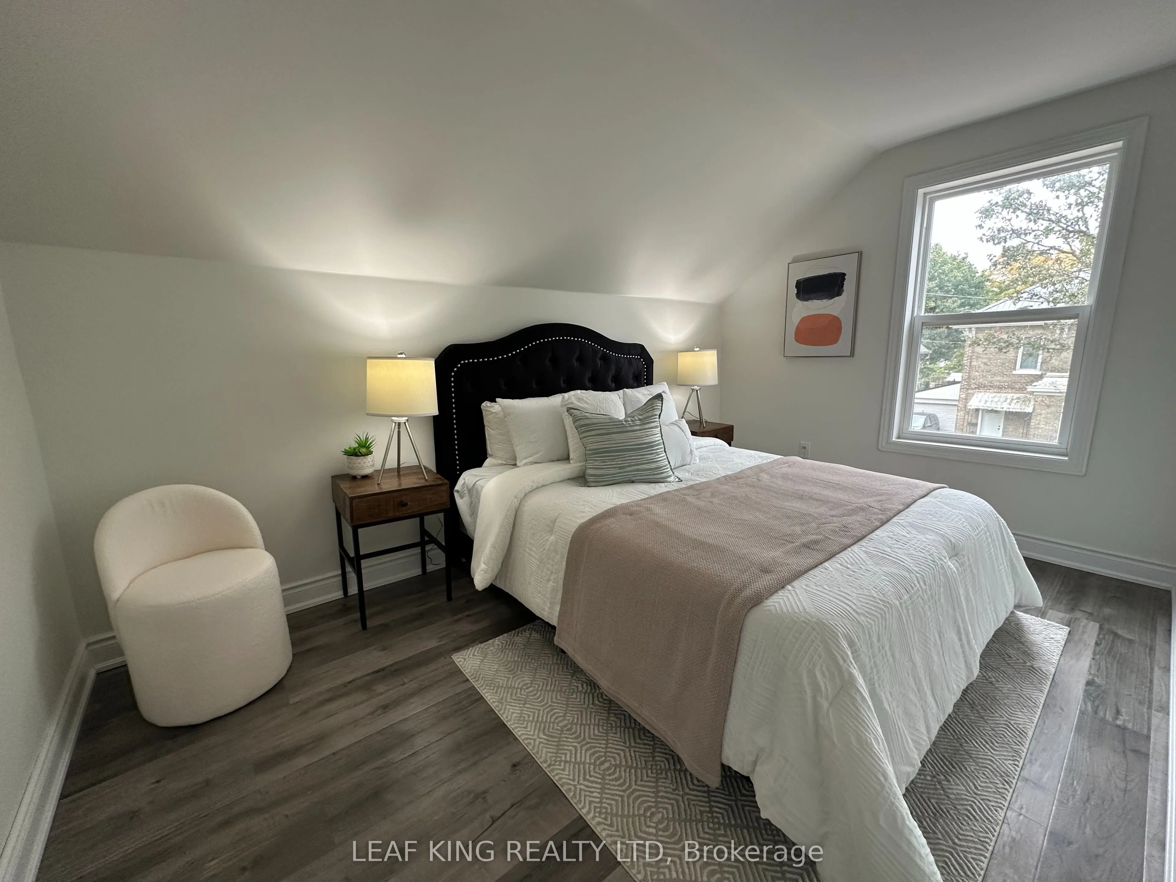 315 Simcoe Street