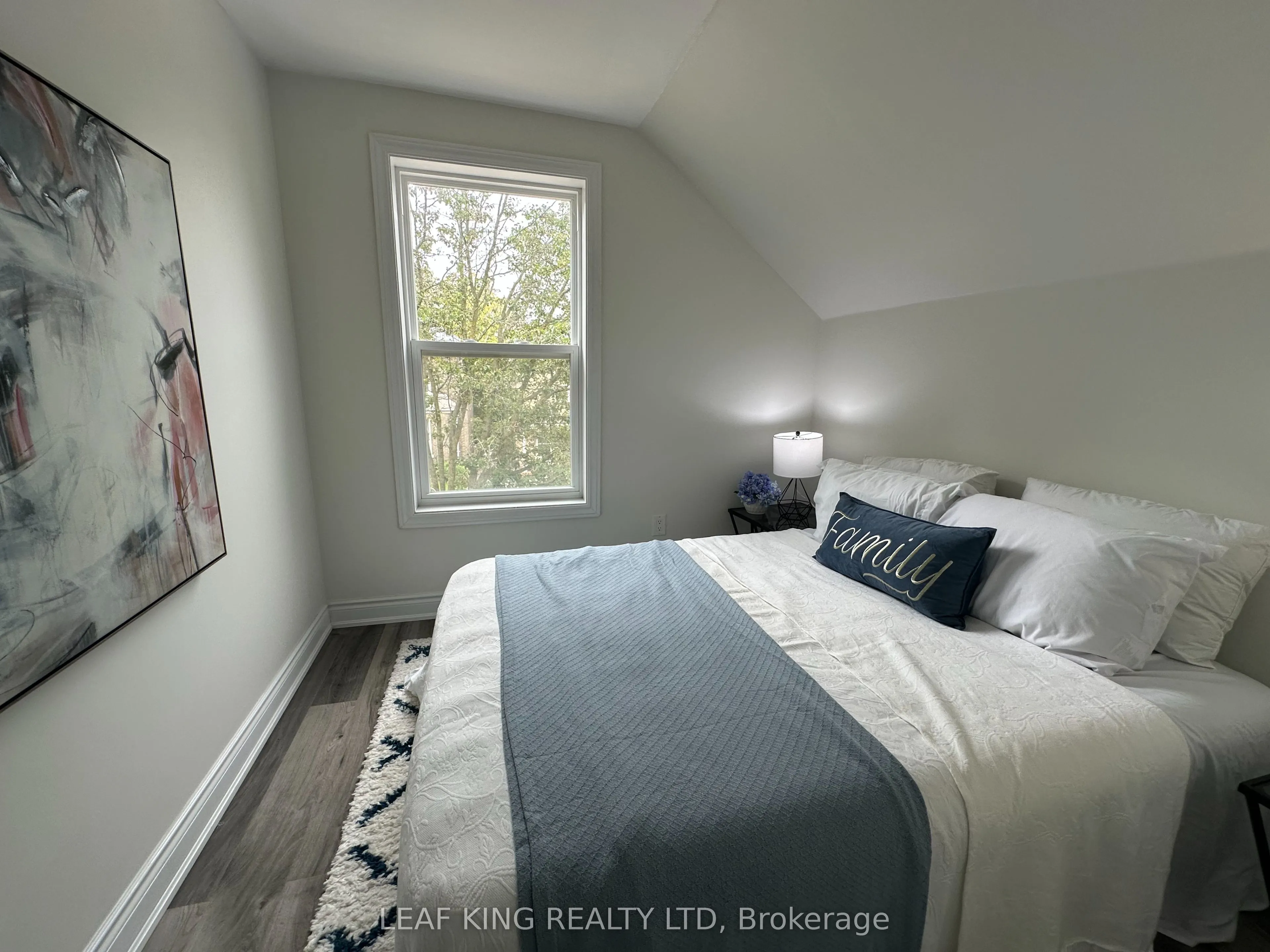 315 Simcoe Street