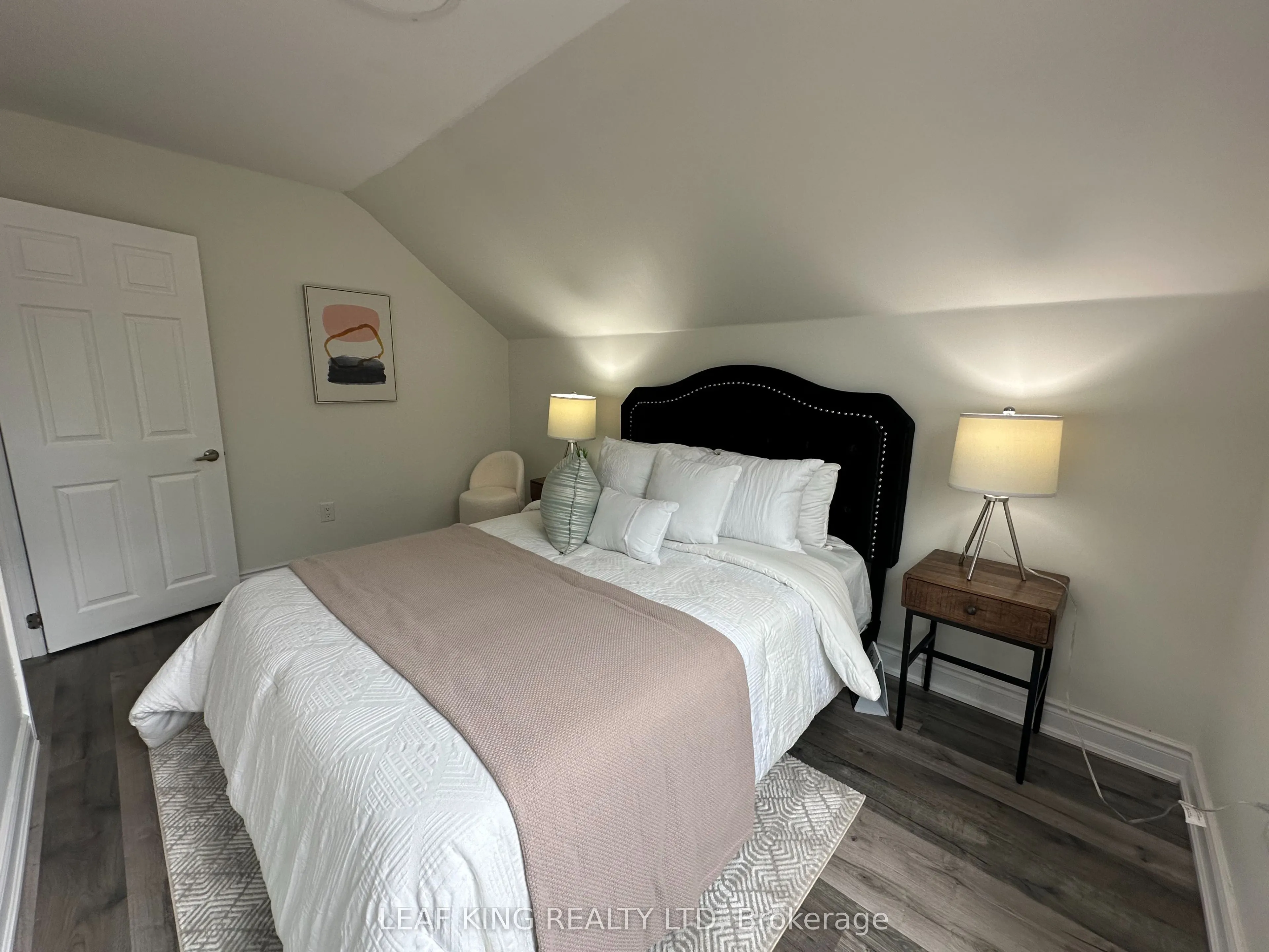 315 Simcoe Street