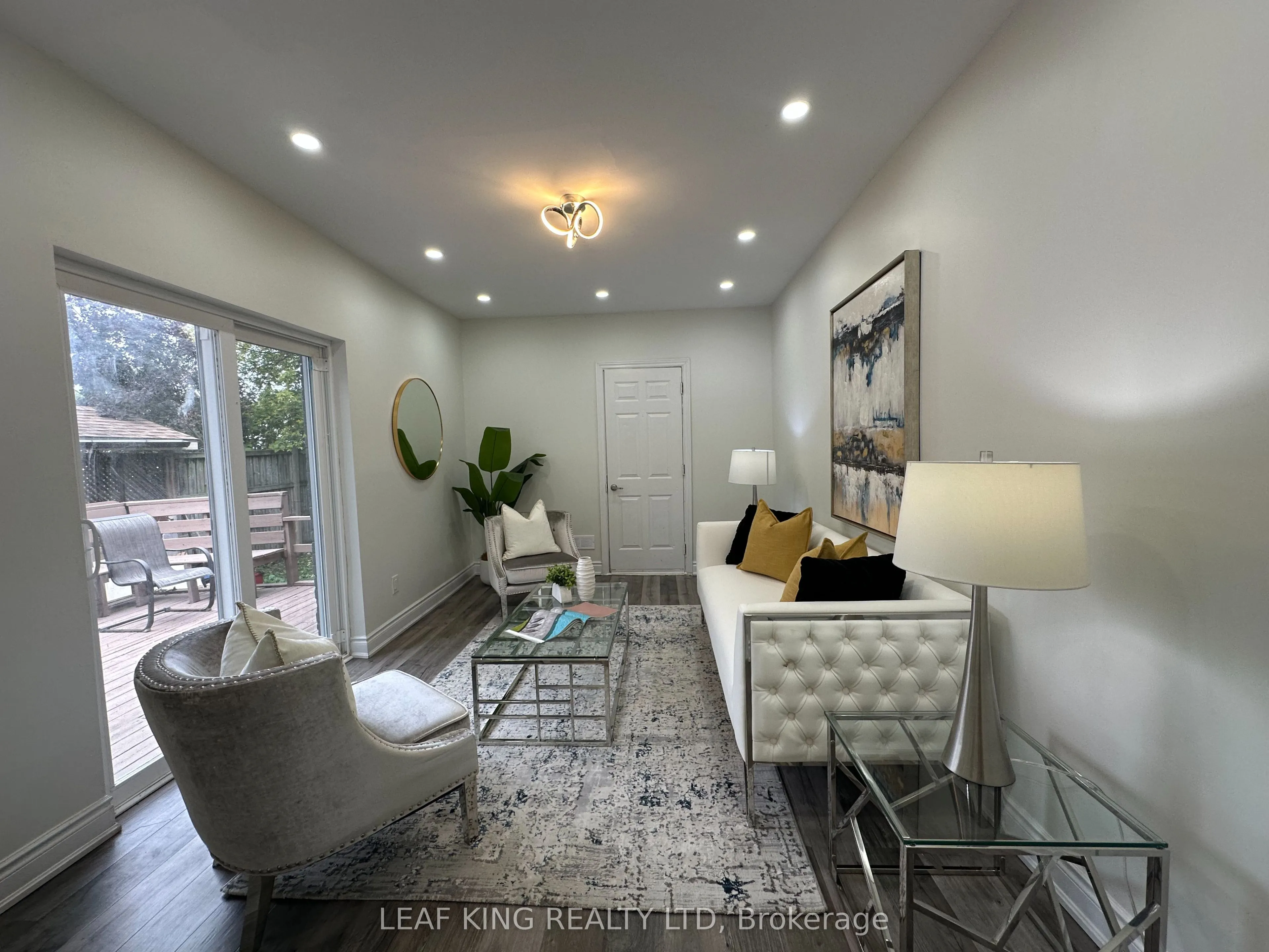 315 Simcoe Street