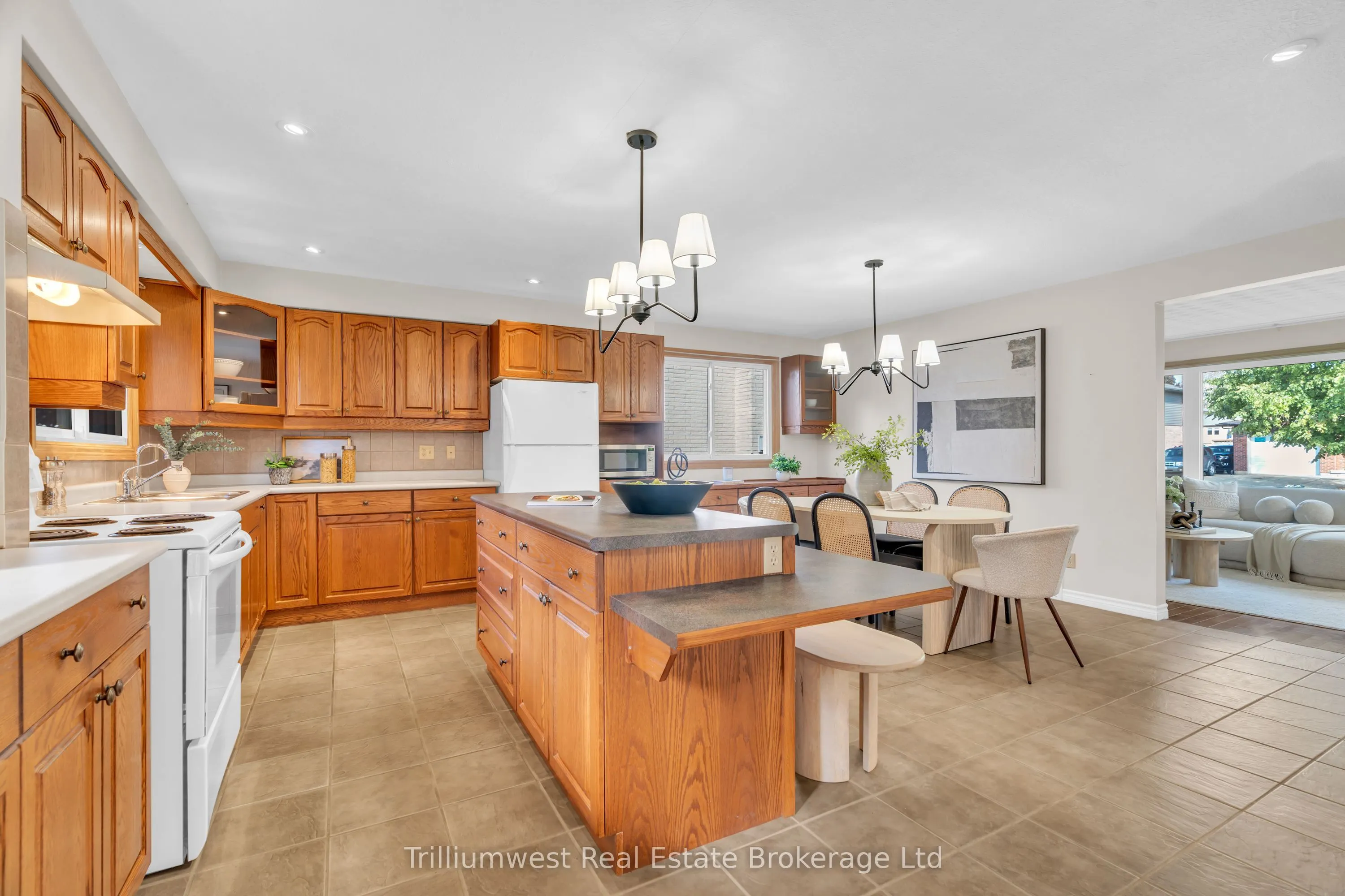 115 White Pine Crescent