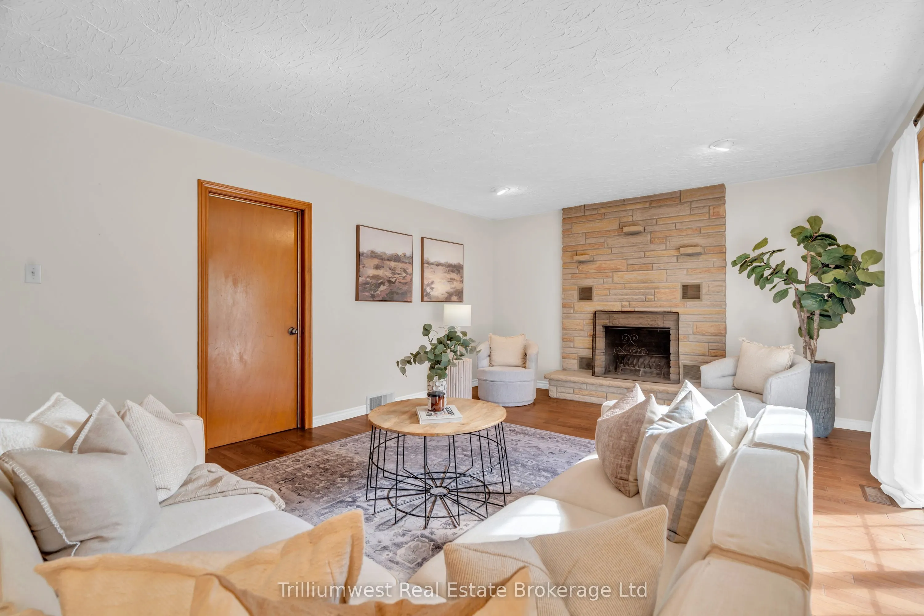 115 White Pine Crescent