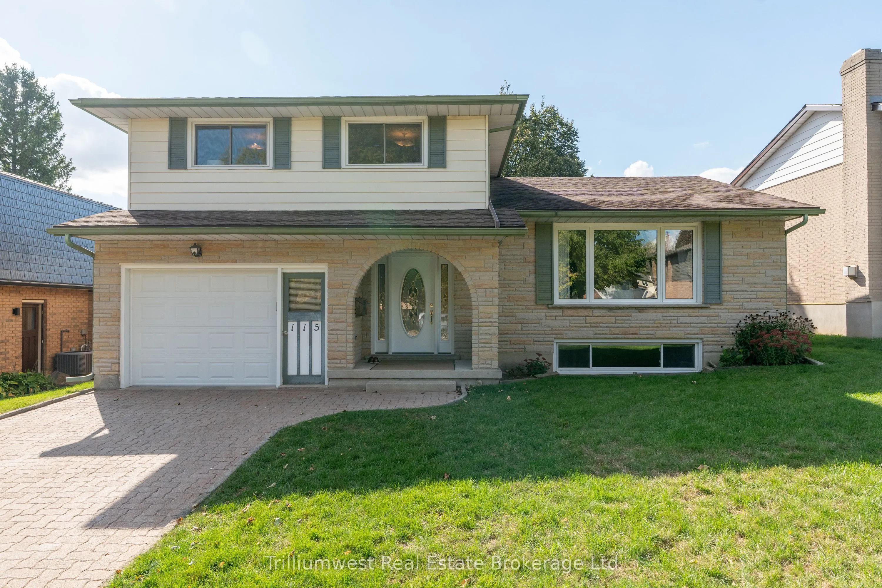 115 White Pine Crescent