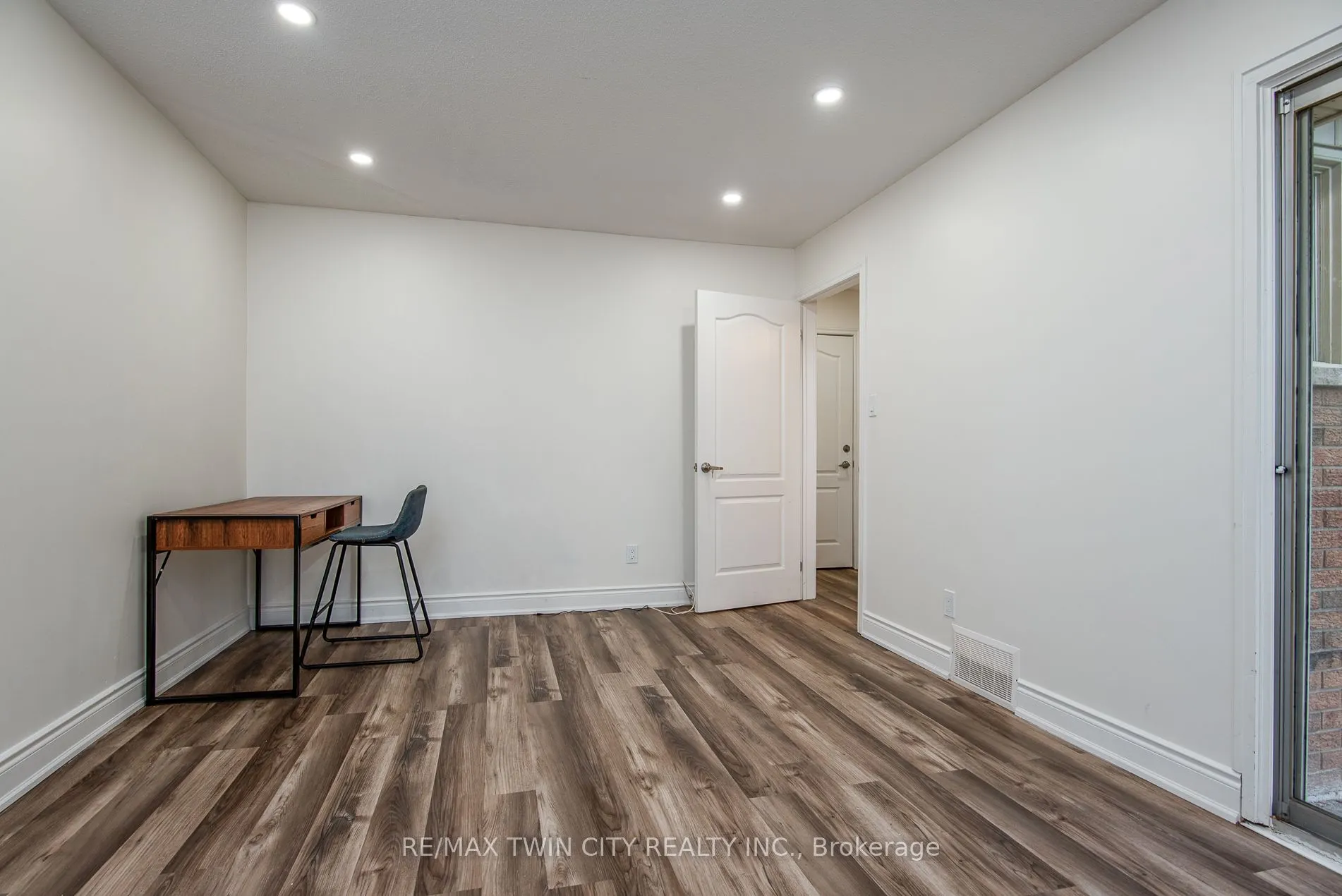 389 Dunvegan Drive