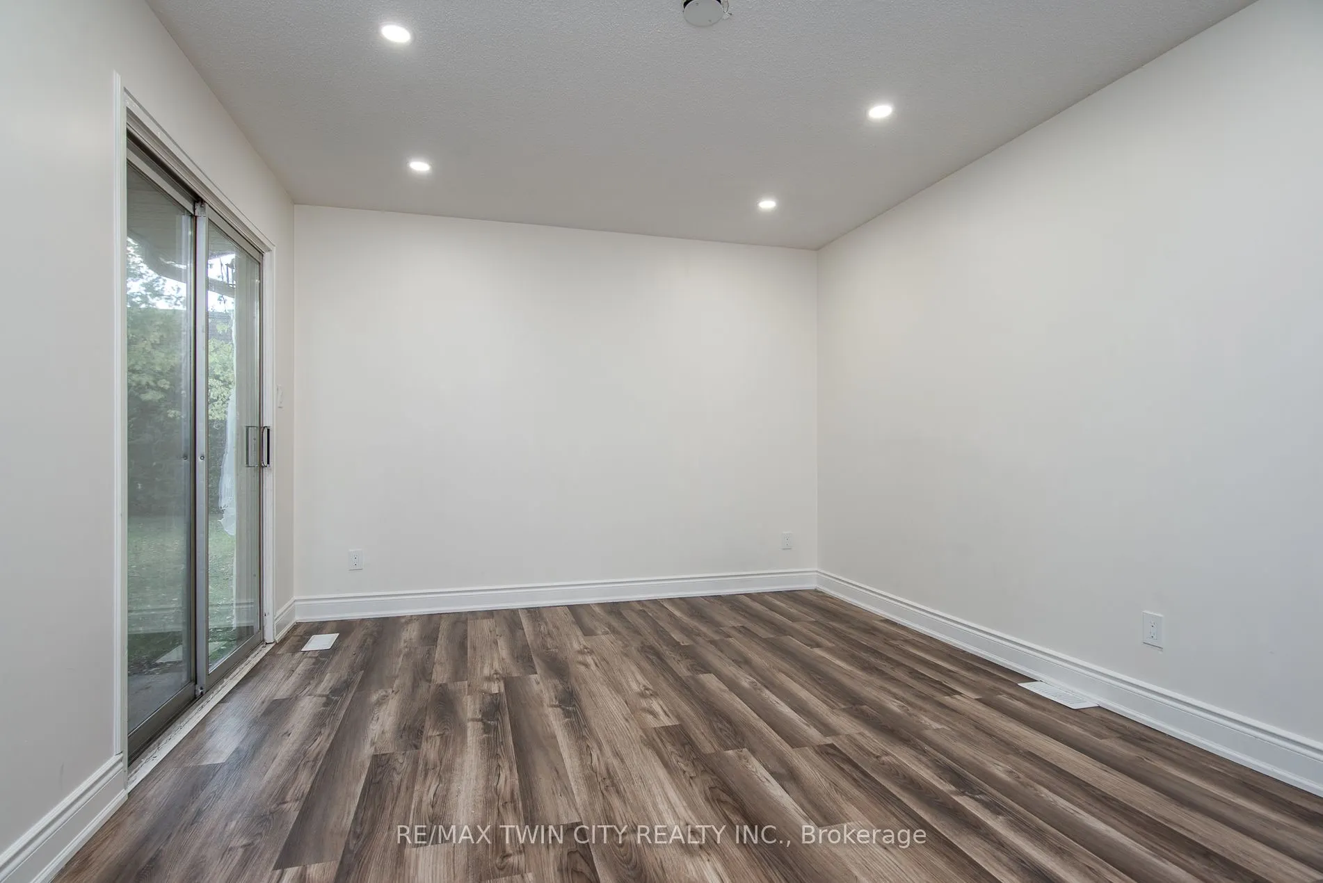 389 Dunvegan Drive