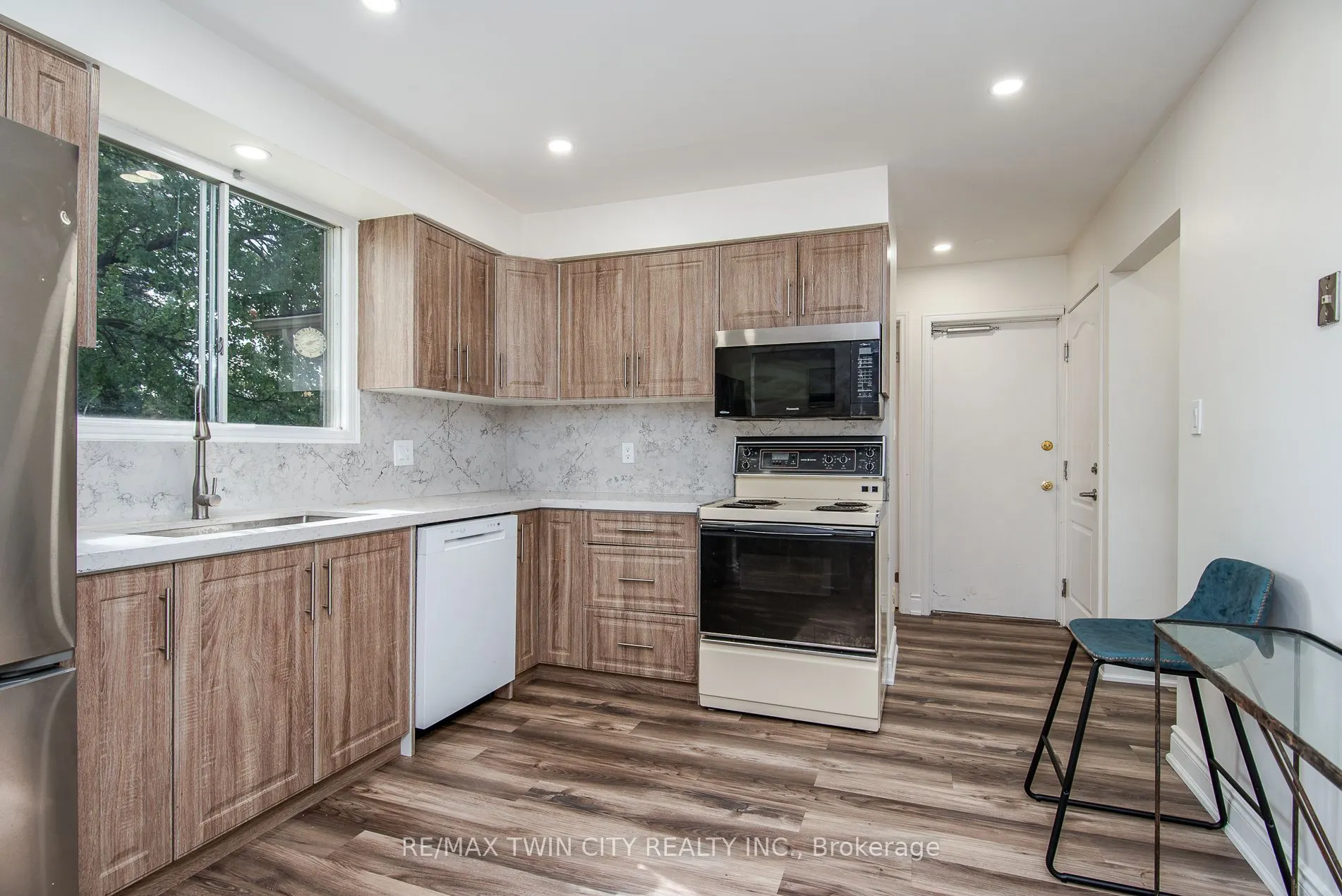 389 Dunvegan Drive