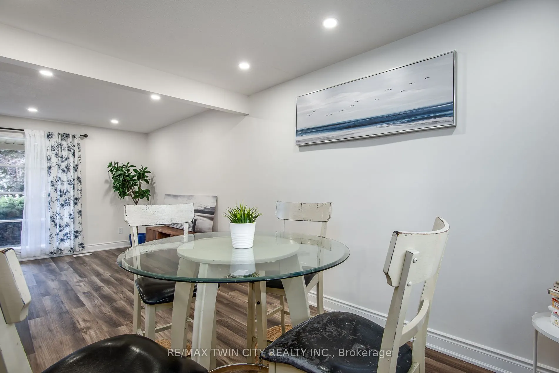 389 Dunvegan Drive