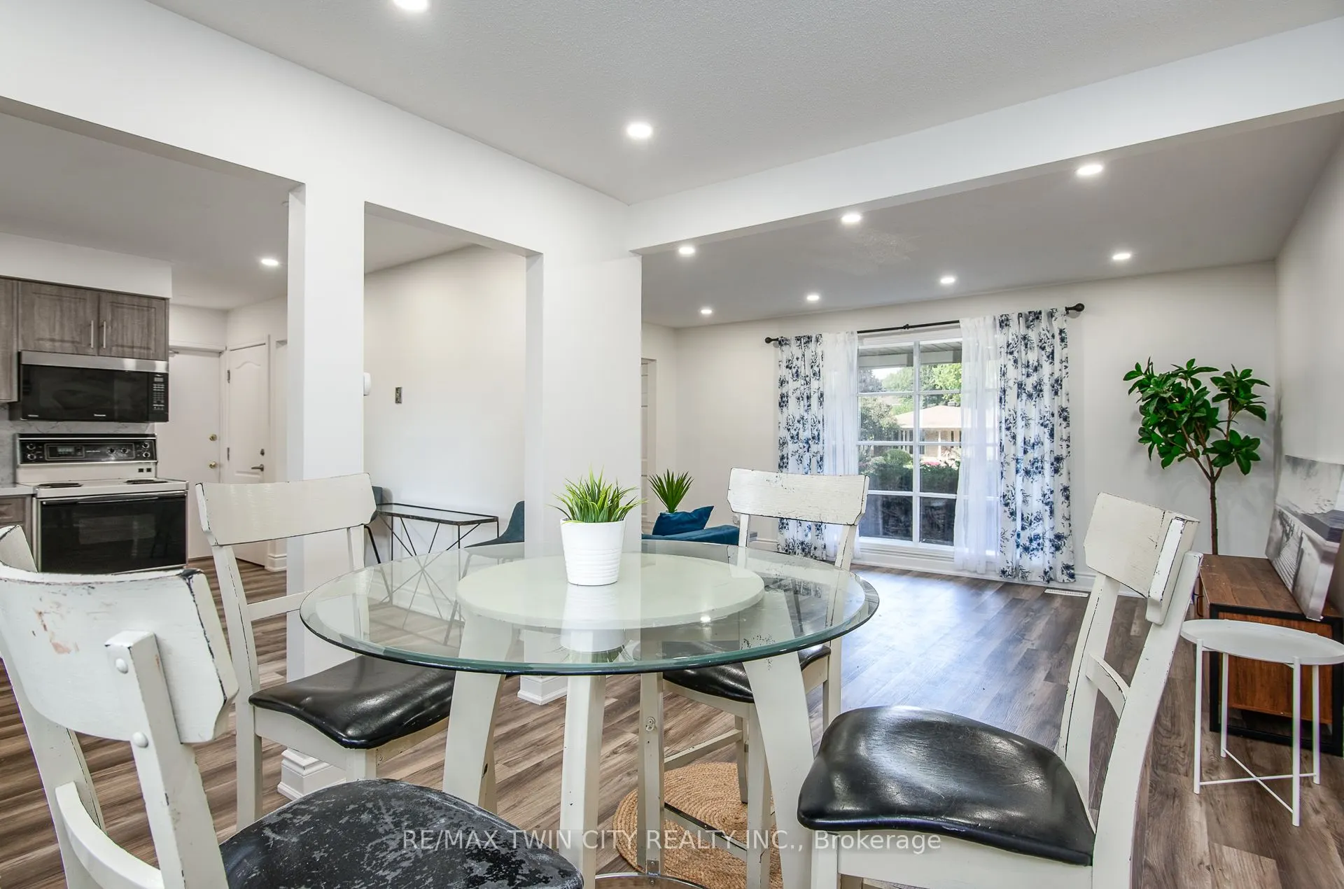 389 Dunvegan Drive