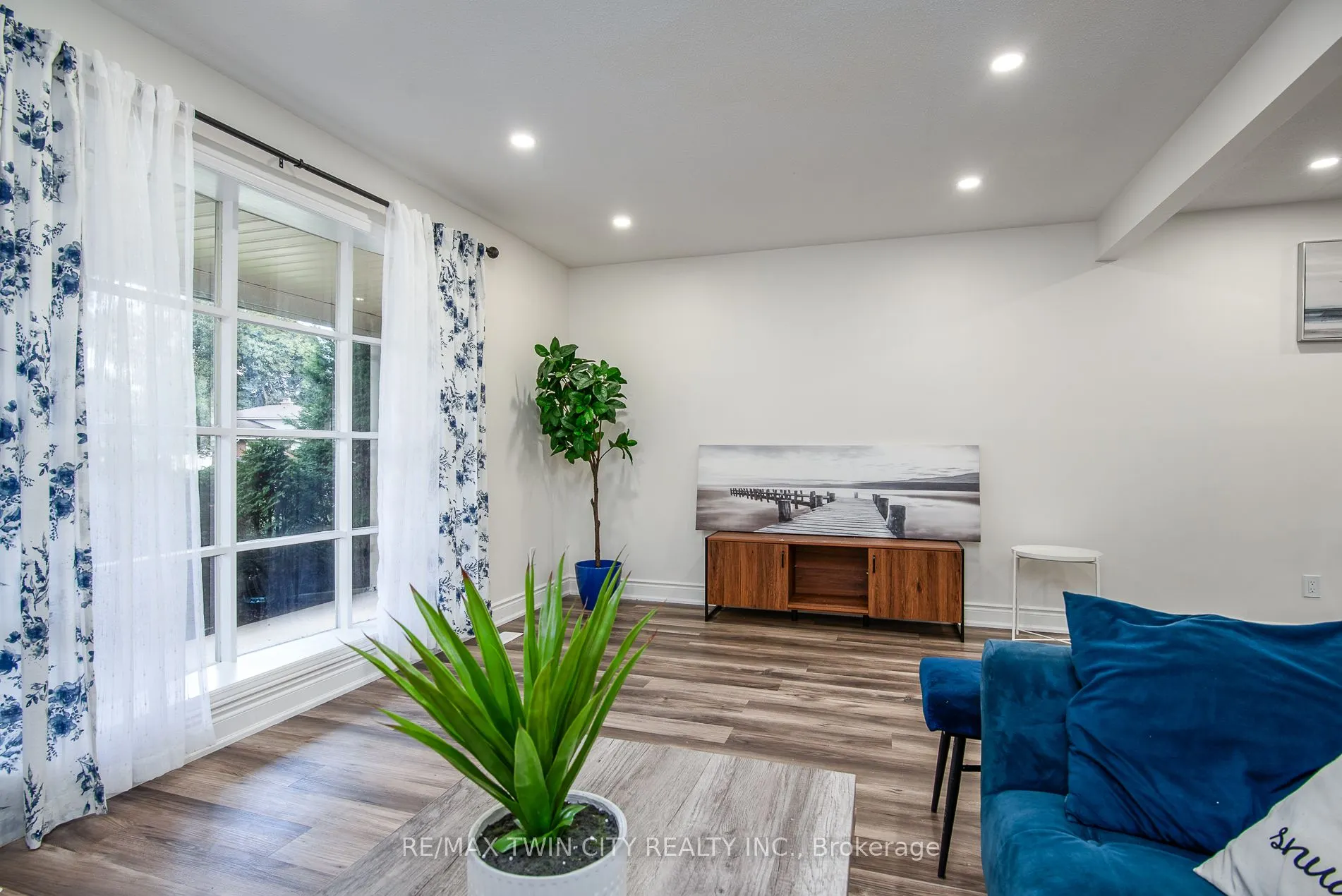 389 Dunvegan Drive
