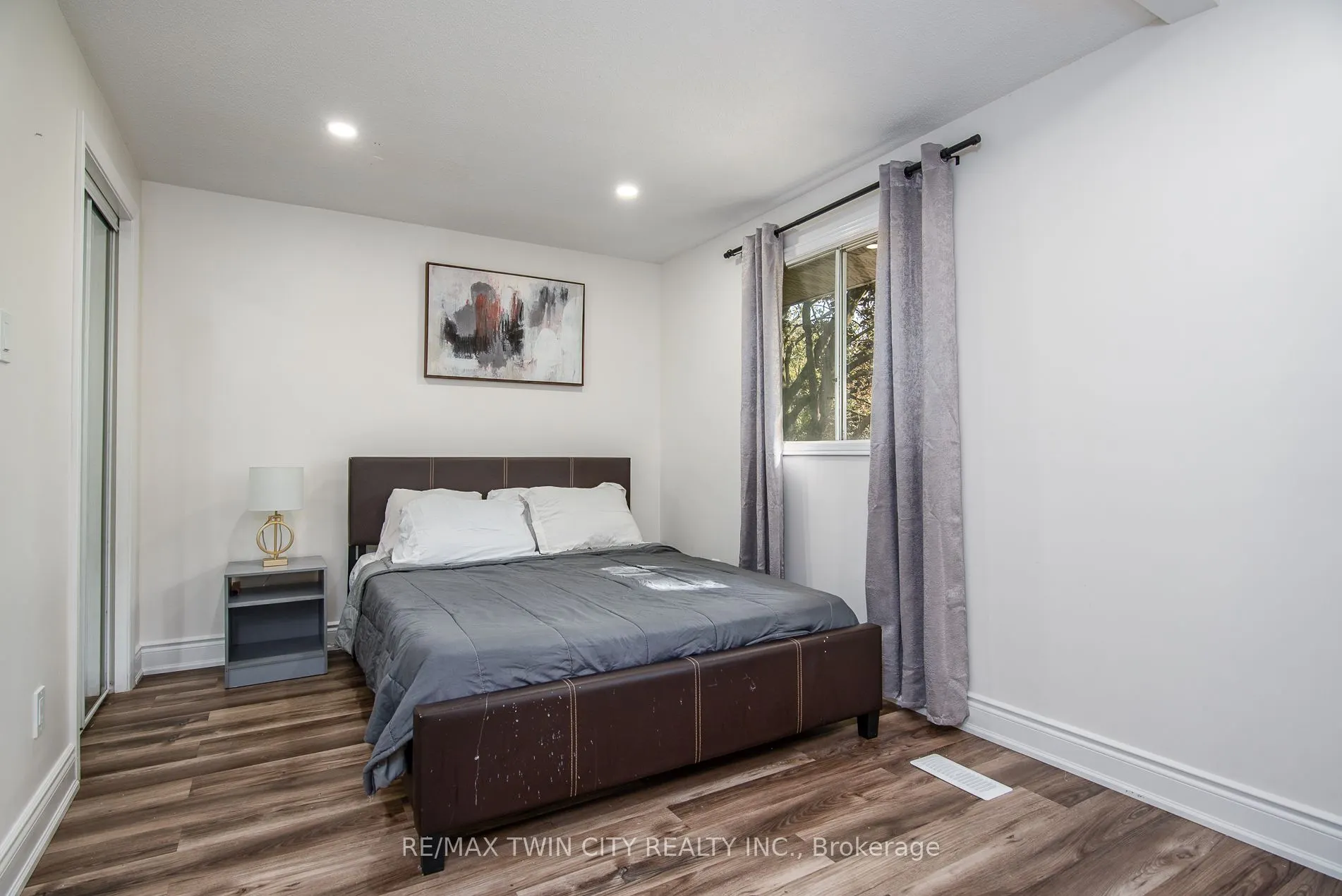 389 Dunvegan Drive