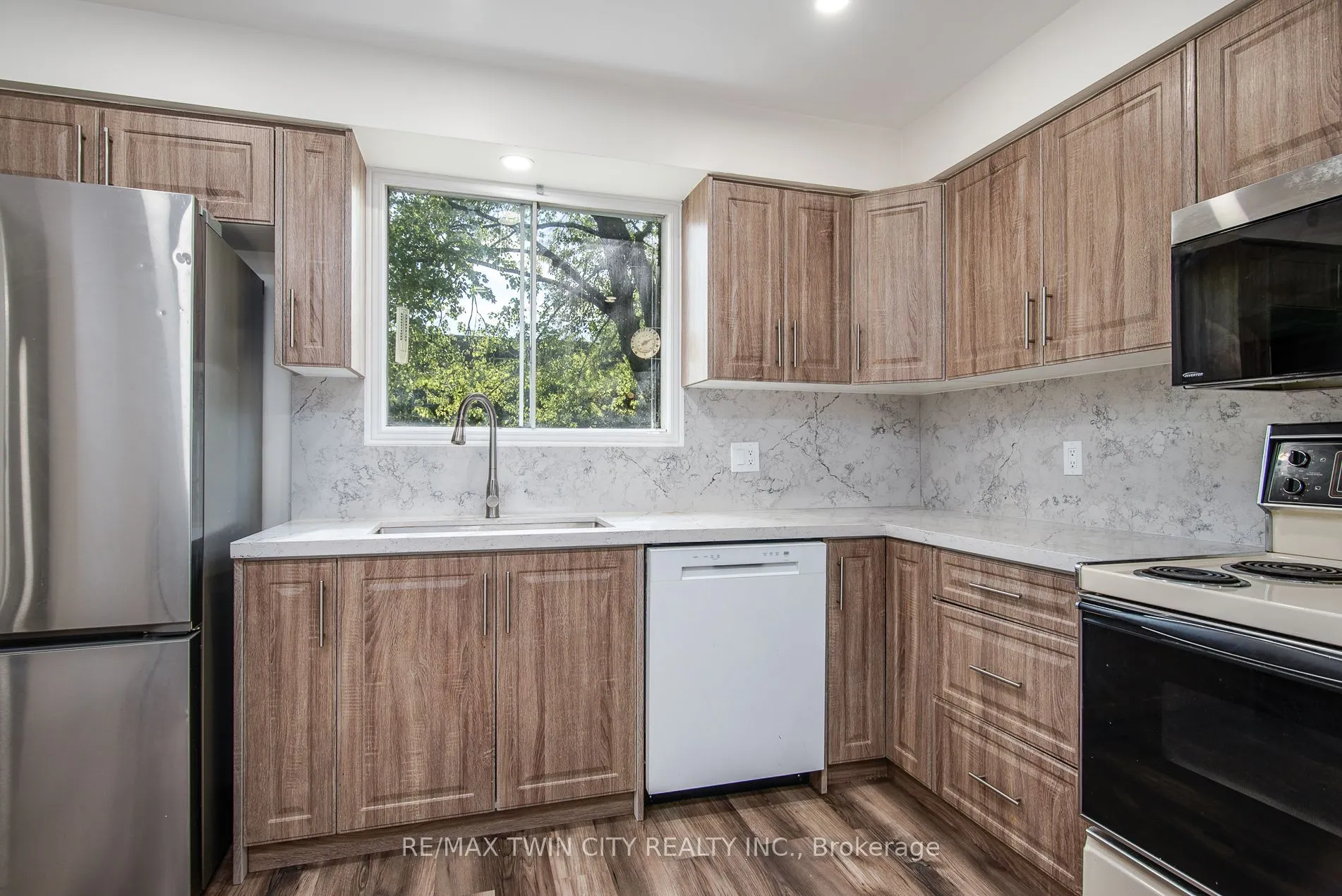 389 Dunvegan Drive