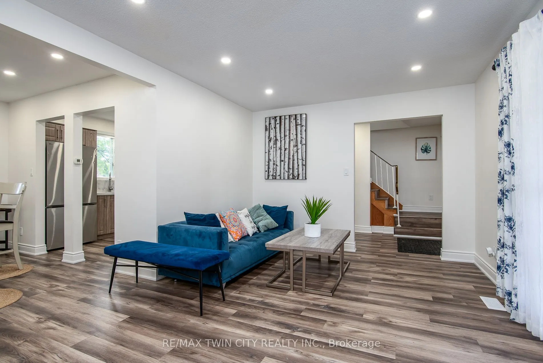389 Dunvegan Drive