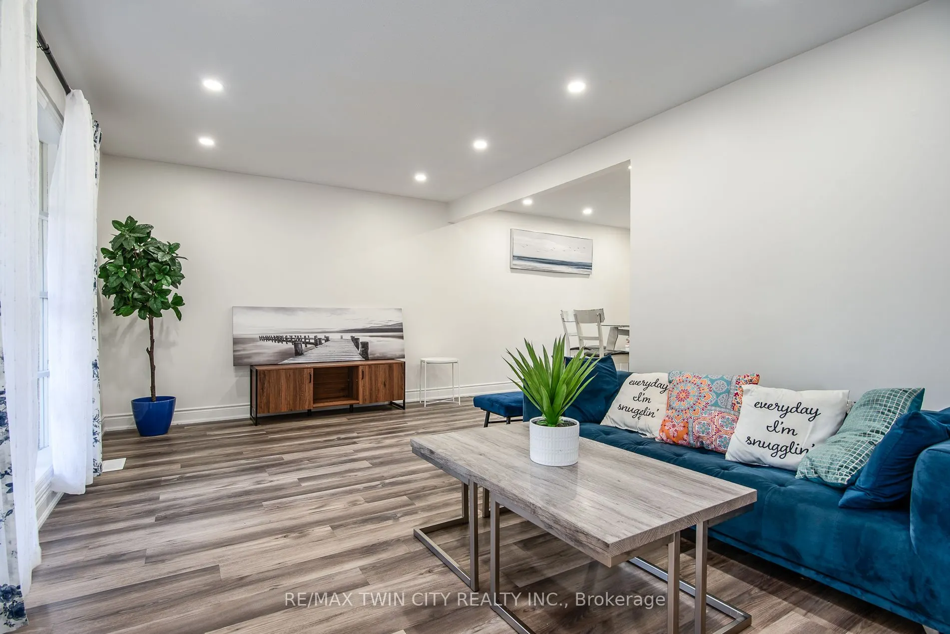 389 Dunvegan Drive