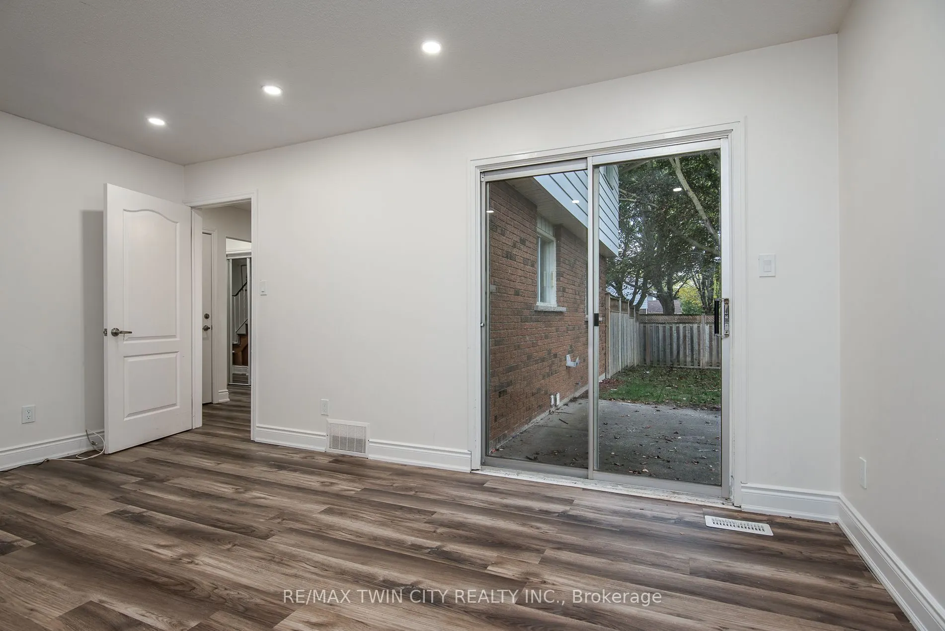 389 Dunvegan Drive