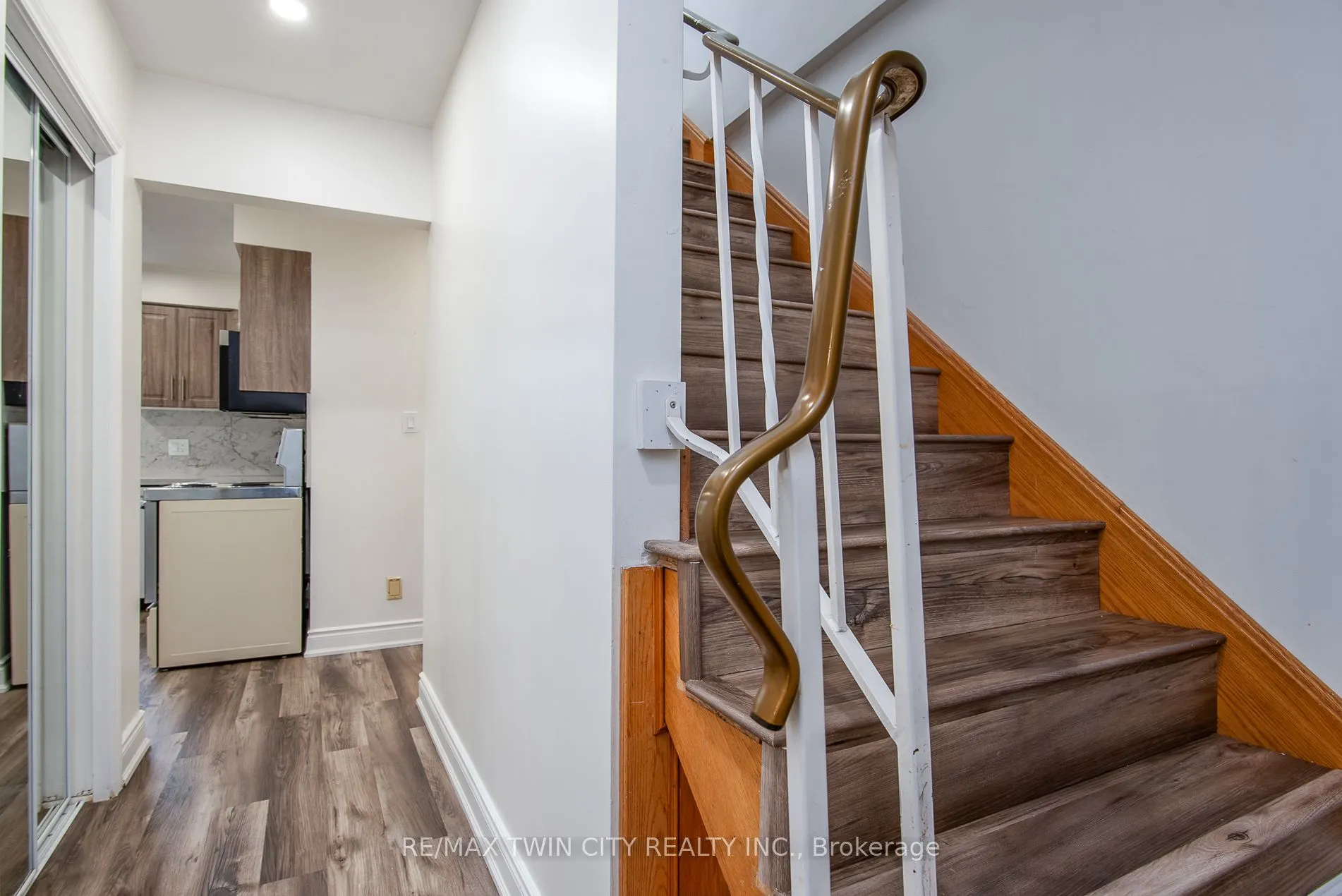 389 Dunvegan Drive
