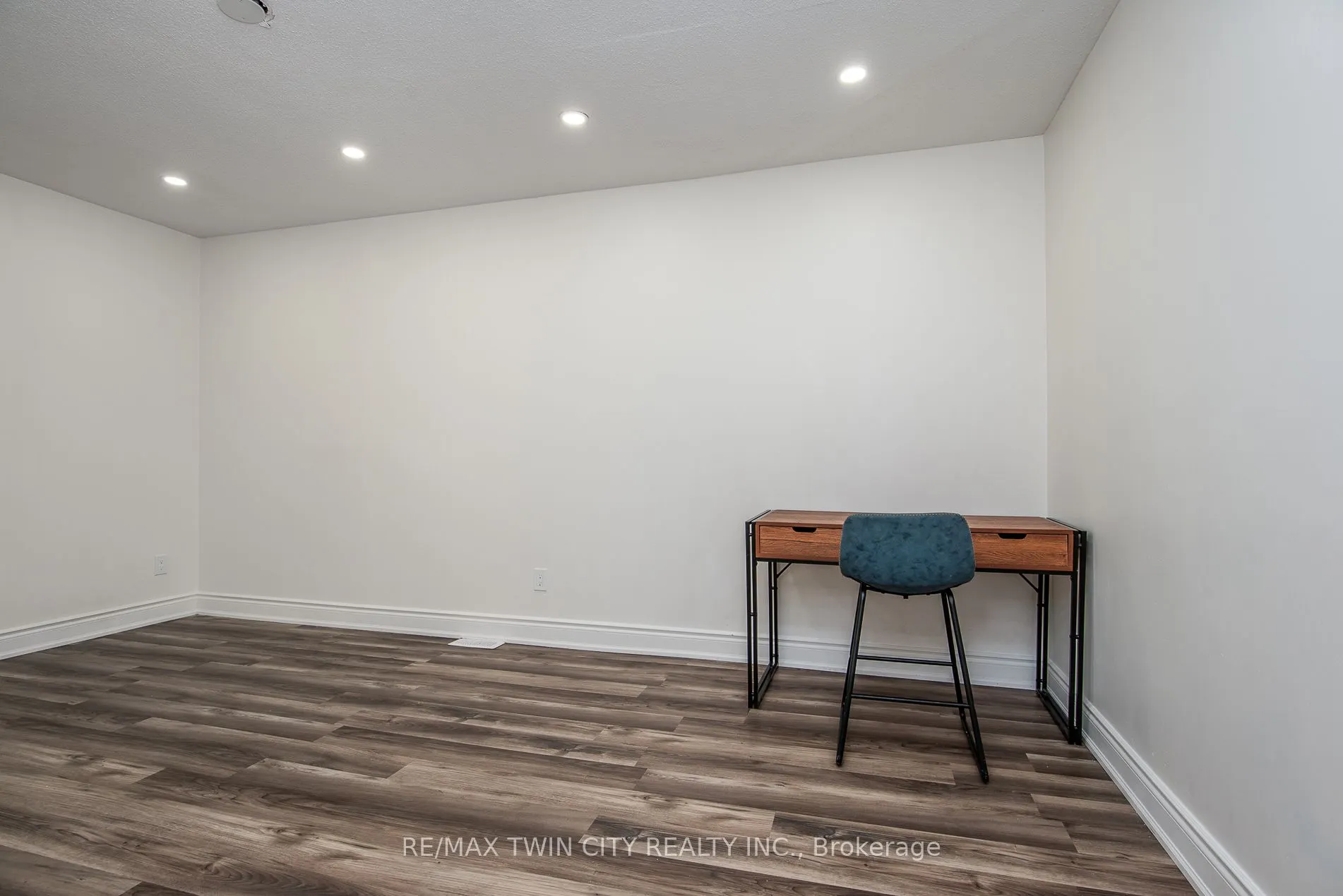 389 Dunvegan Drive