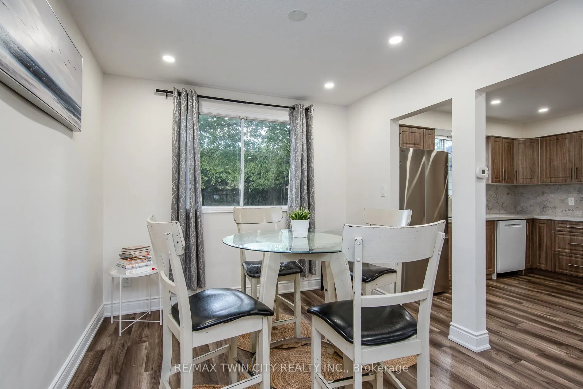389 Dunvegan Drive