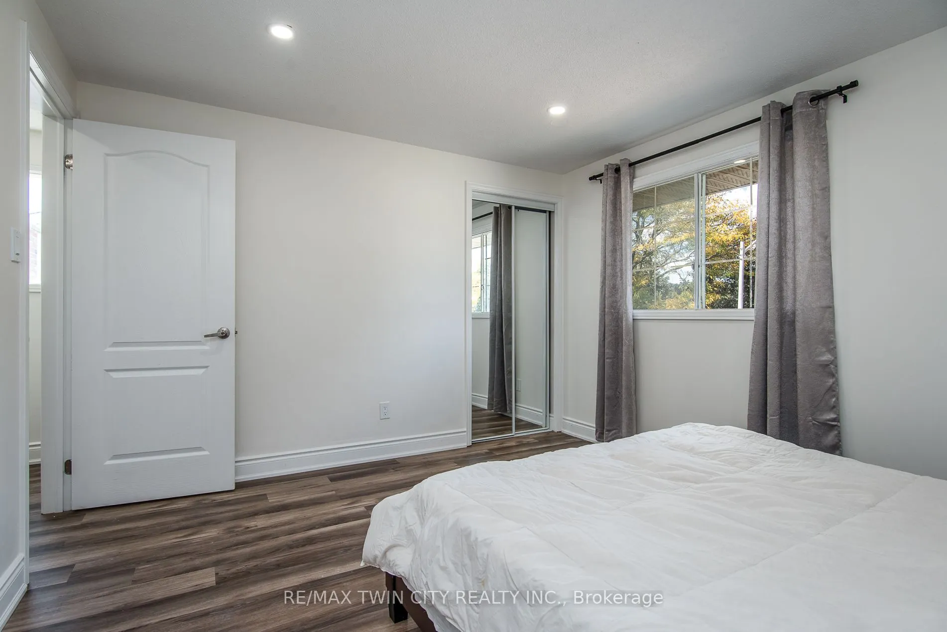 389 Dunvegan Drive