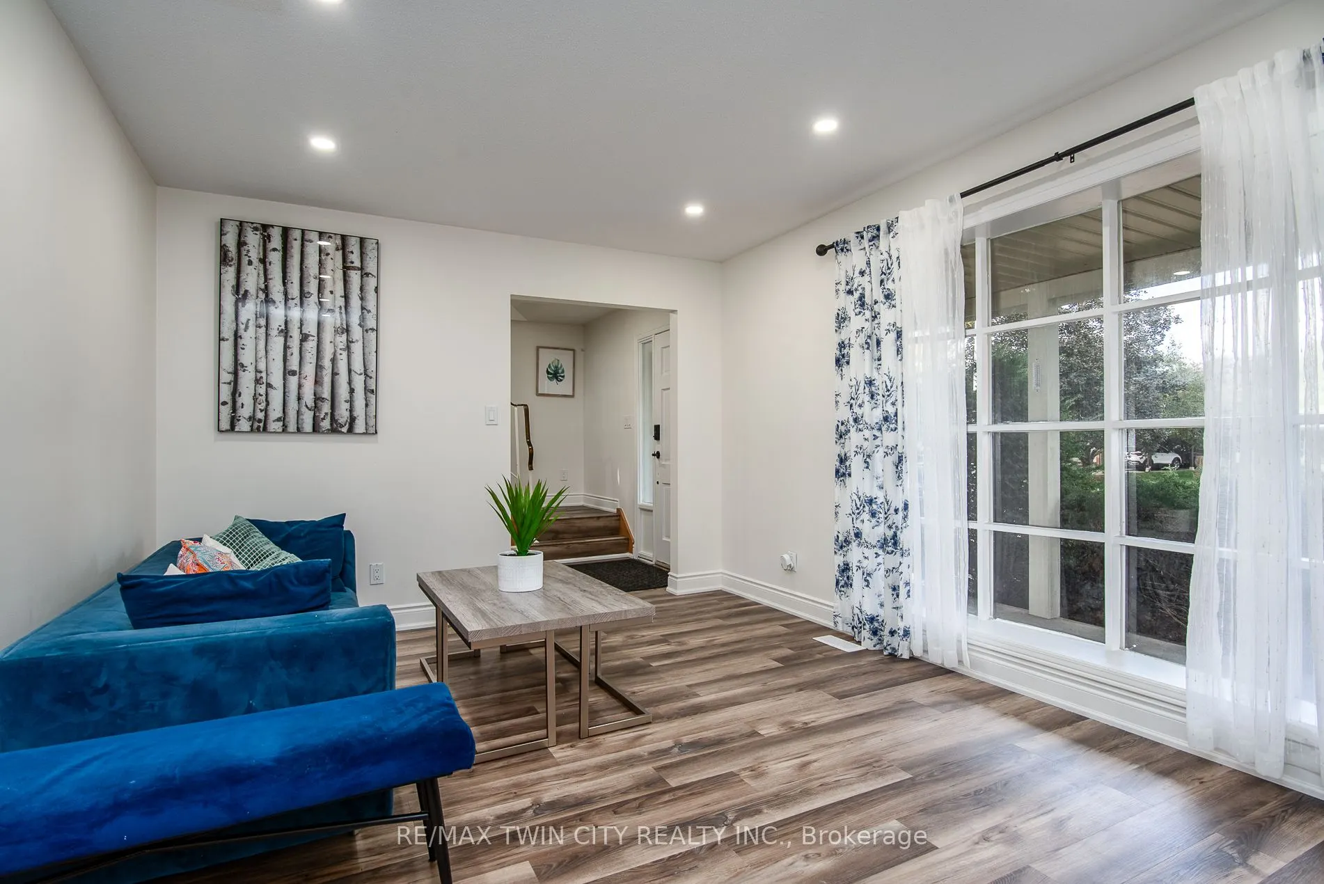 389 Dunvegan Drive