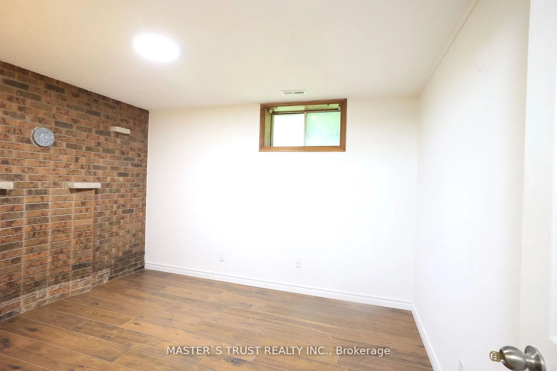 559 Edinburgh Road S