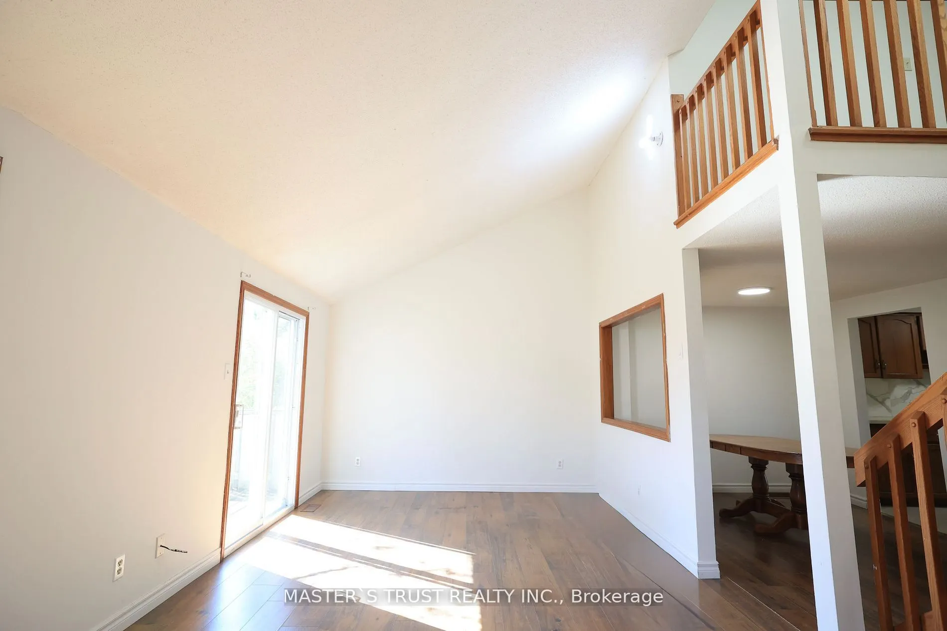 559 Edinburgh Road S