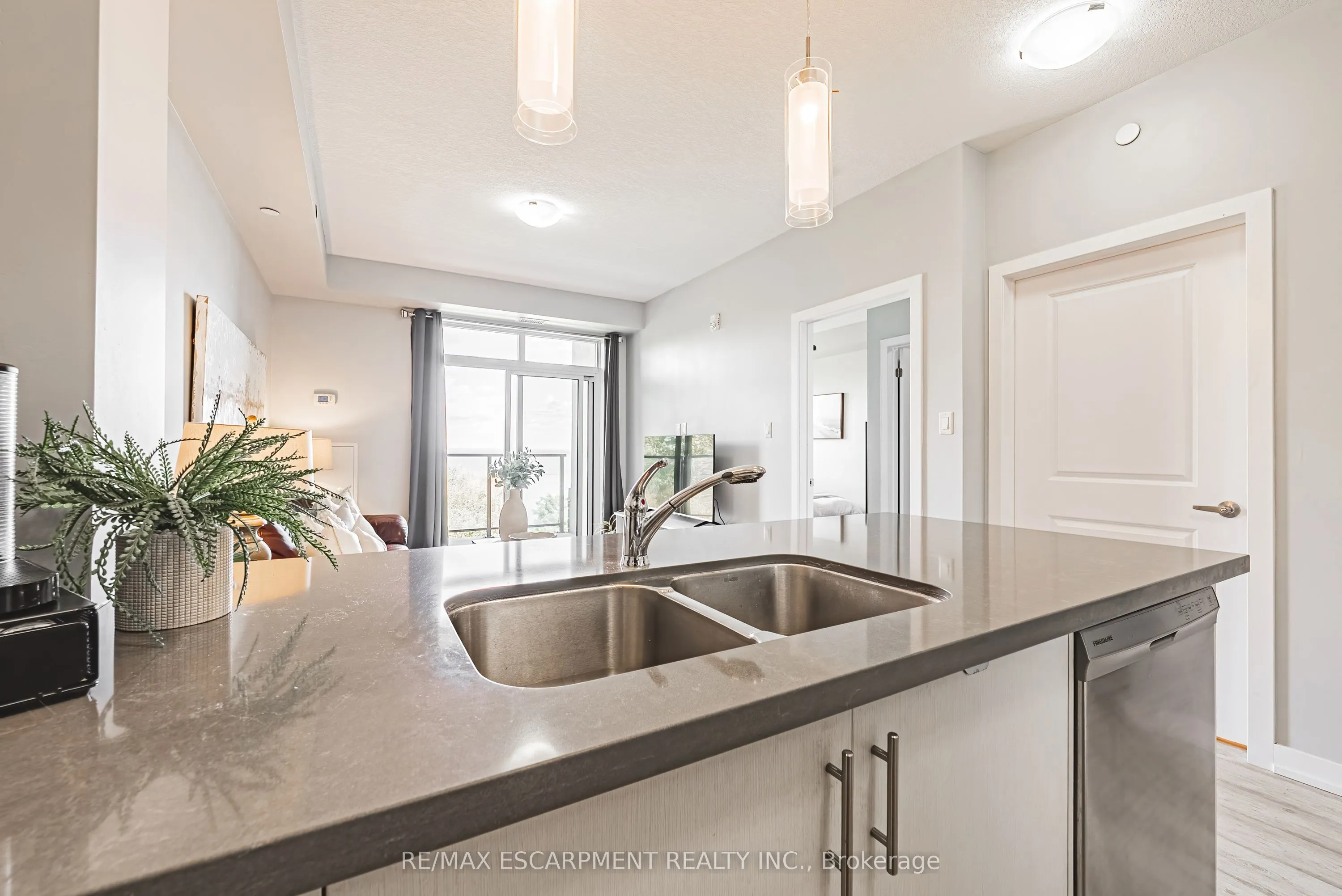 125 Shoreview Place, #428