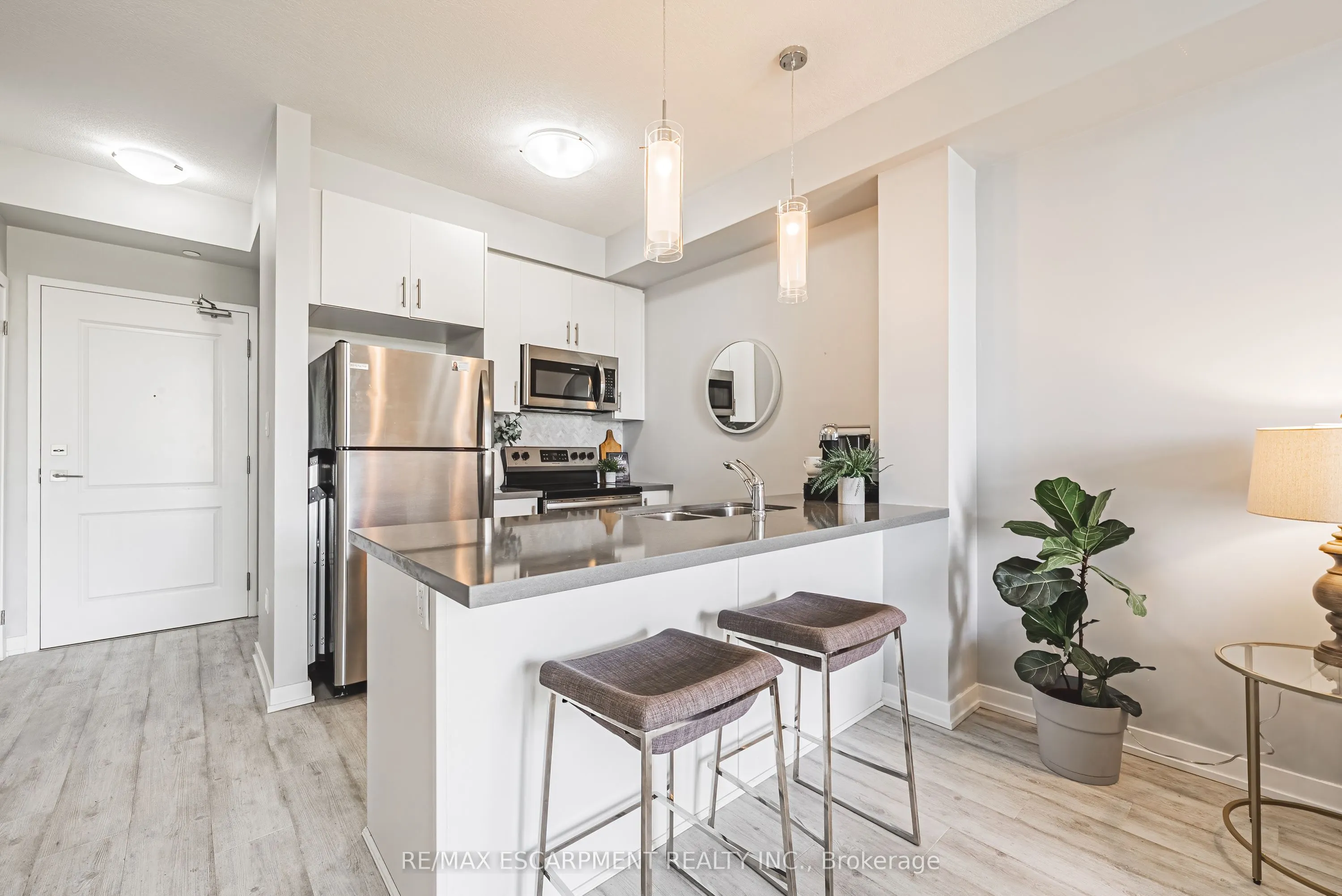125 Shoreview Place, #428